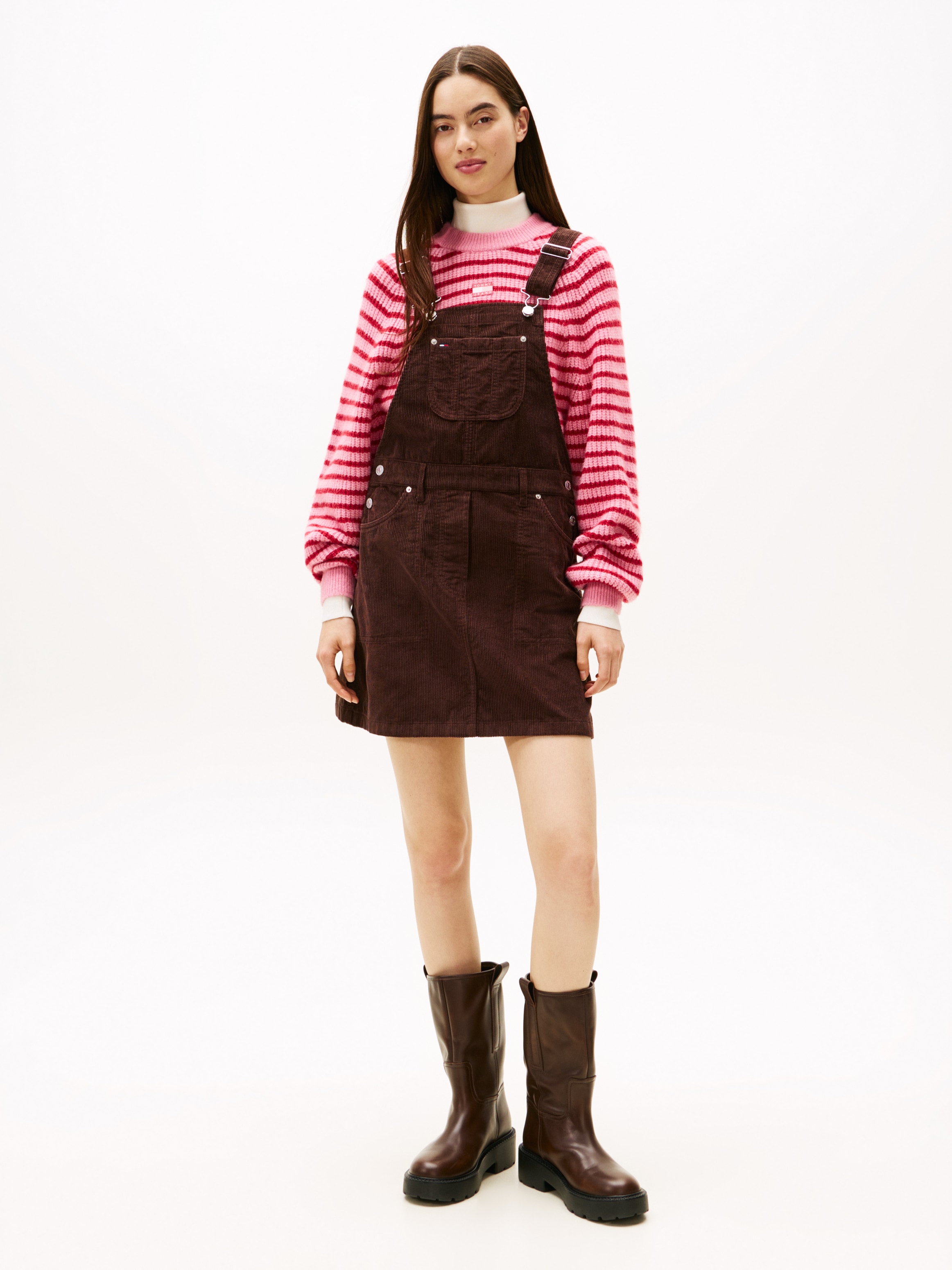 Tommy Jeans Latzkleid »TJW SCRIPT CORD DUNGAREES DRESS«, aus angenehmer Cord Qualität