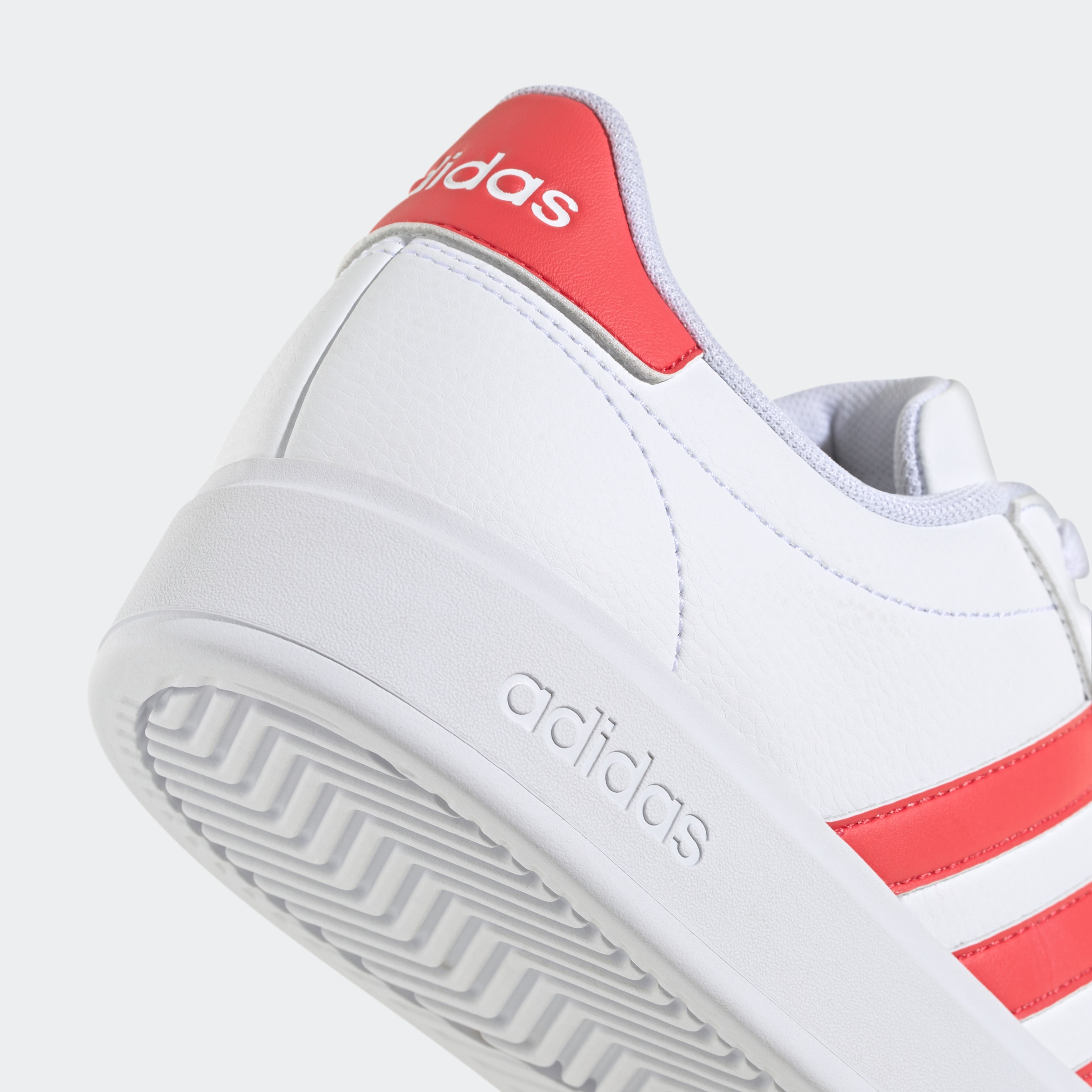 adidas Sportswear Sneaker »GRAND COURT CLOUDFOAM LIFESTYLE COURT COMFORT«, Design auf den Spuren des adidas Superstar