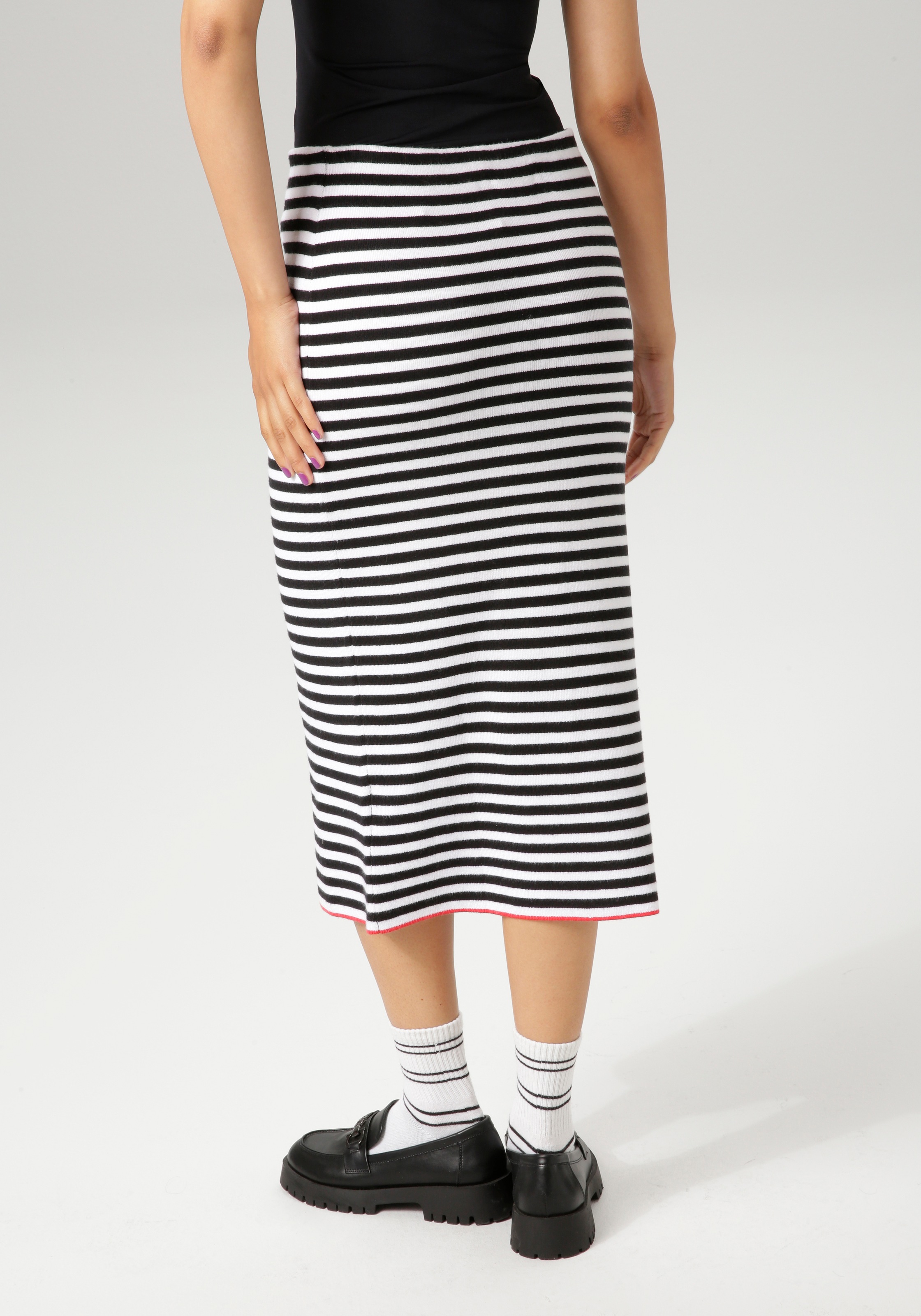 Aniston CASUAL Strickrock mit rotem Farbakzent am Saum günstig online kaufen