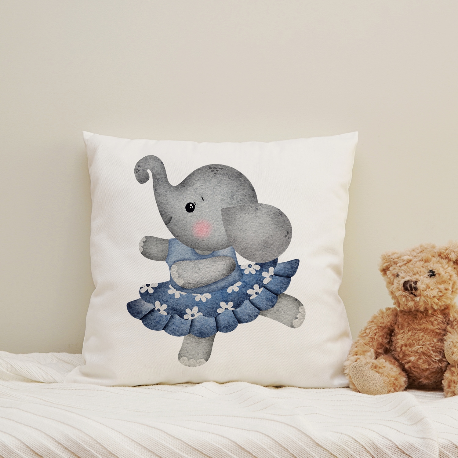 queence Dekokissen "Elefant mit Blumenkleid" Kissenhülle mit HD Premium Druck, geruchsneutral, 40x40cm