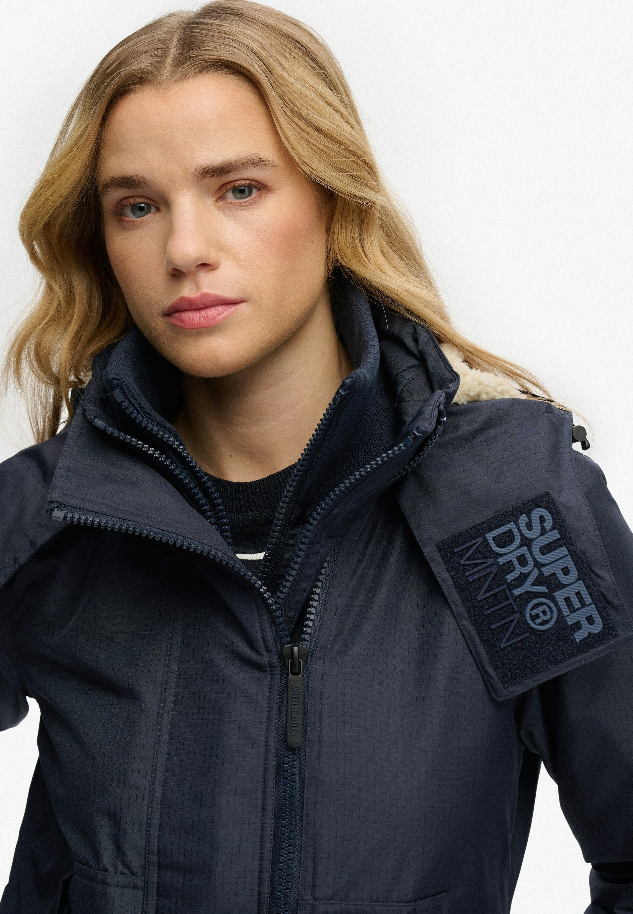 Superdry Outdoorjacke »HOODED ARCTIC WINDCHEATER« Kunstfaser, regular fit