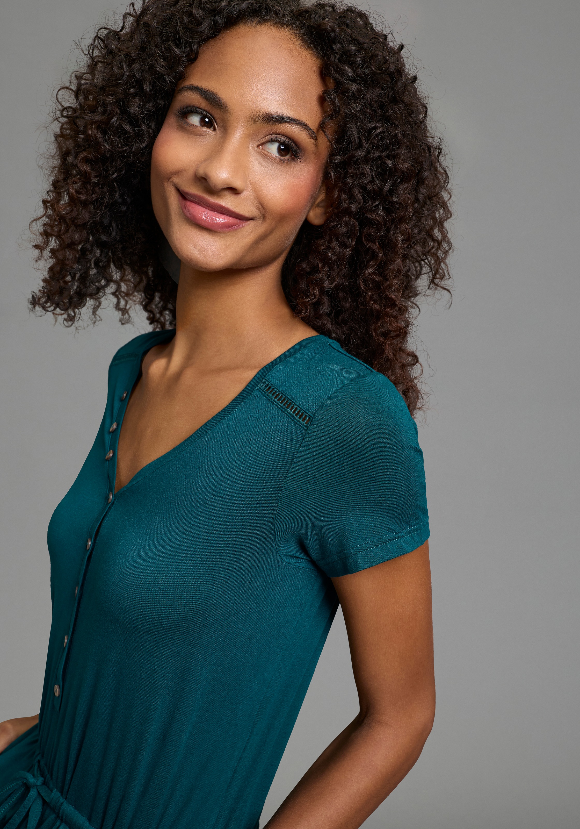 Thumbnail - KangaROOS Culotte-Overall wadenlanges Jersey-Kleid, figurumspielende Passform, Kurzarm-Design