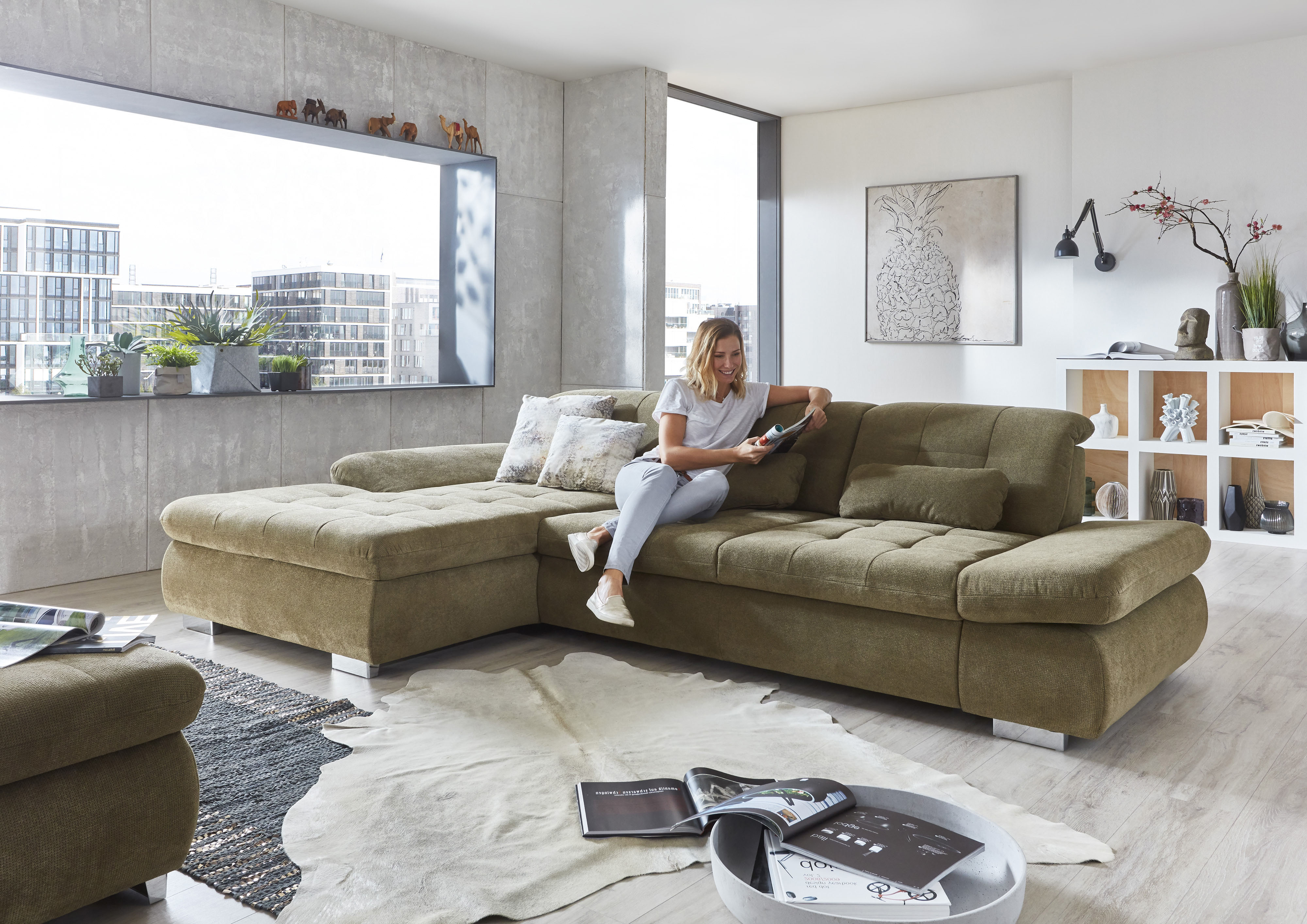 Die PlanBar Ecksofa "MP-IN17004 L-Form, Breite 331 cm, Federkern-Polsterung" inkl. Sitztiefenverstellung, wahlweise weitere Funktionen