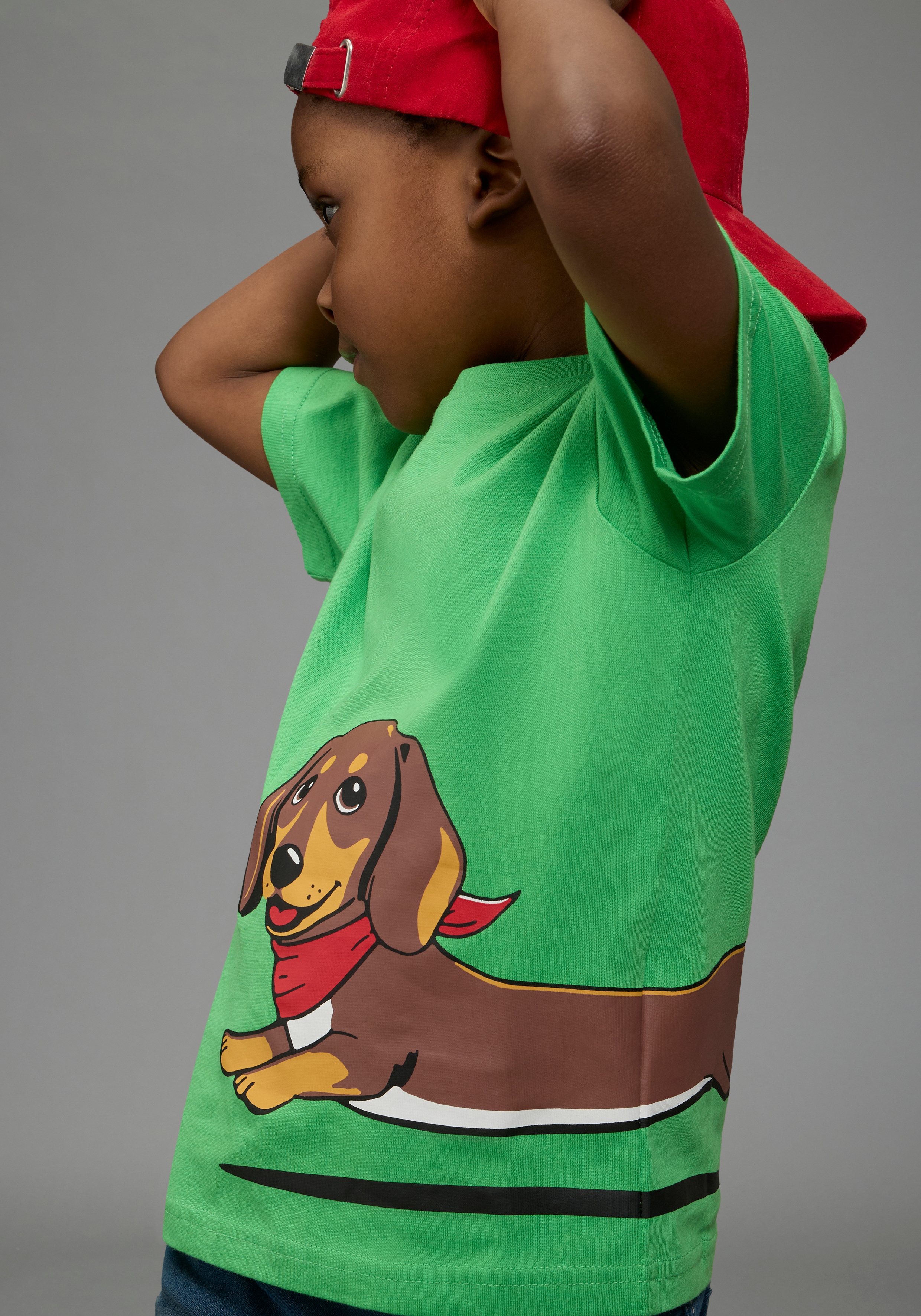 KIDSWORLD T-Shirt "Shirt mit rundum Dackel-Print" Basic Passform, Kurzarm, bedruckte Optik, aus Baumwolle