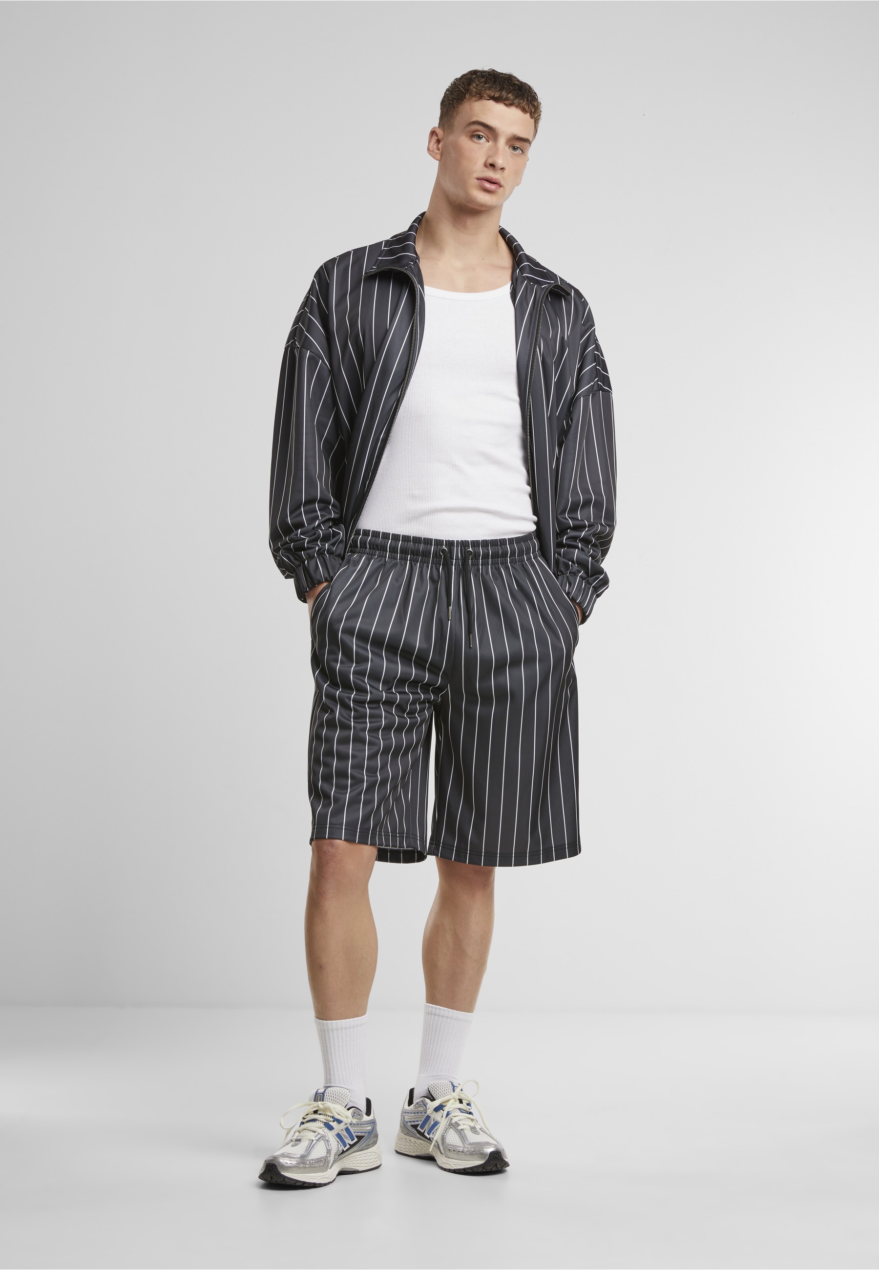 URBAN CLASSICS Shorts »Urban Classics Pinstripe Trackshorts«