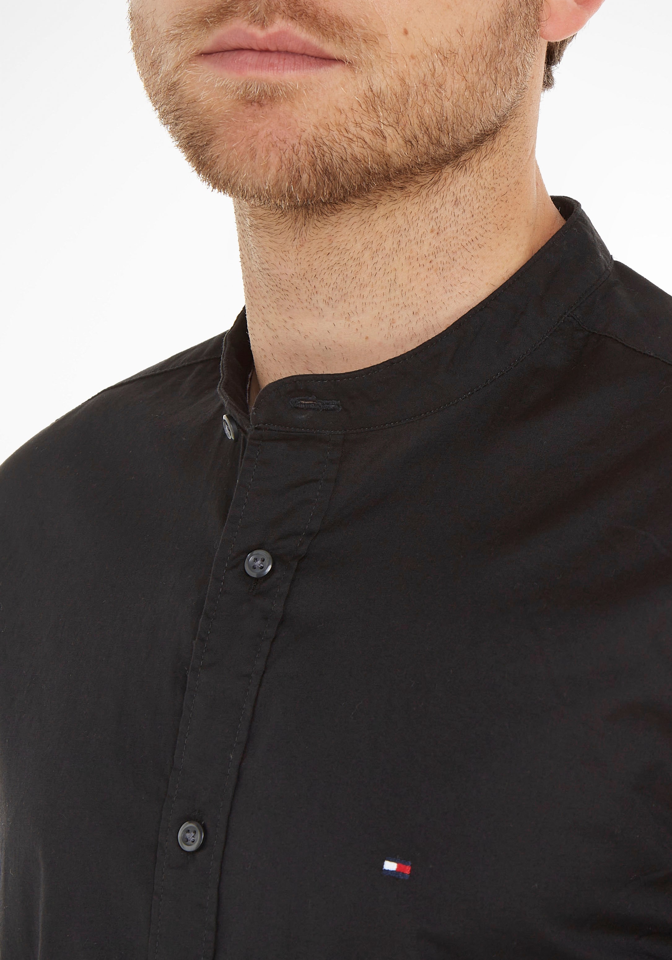 Tommy Hilfiger Langarmhemd »NATURAL SOFT ▷ mit SOLID BAUR Hilfiger am Tommy Markenstreifen kaufen MAO innen Ärmelschlitz | SHIRT«, RF