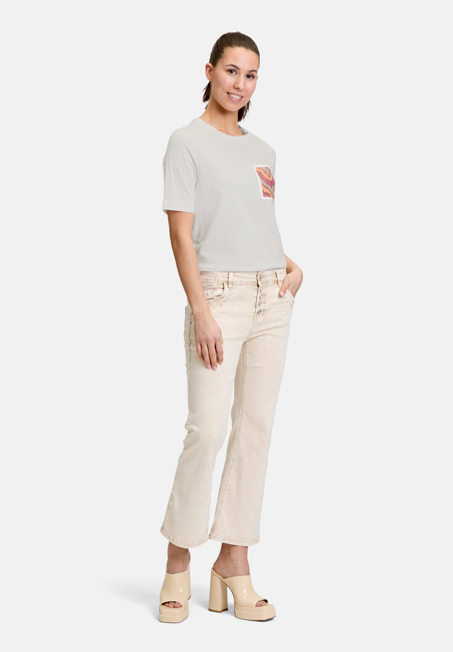 Cartoon Kurzarmshirt "Damen mit Rundhalsausschnitt" 1 Stk. Stickerei