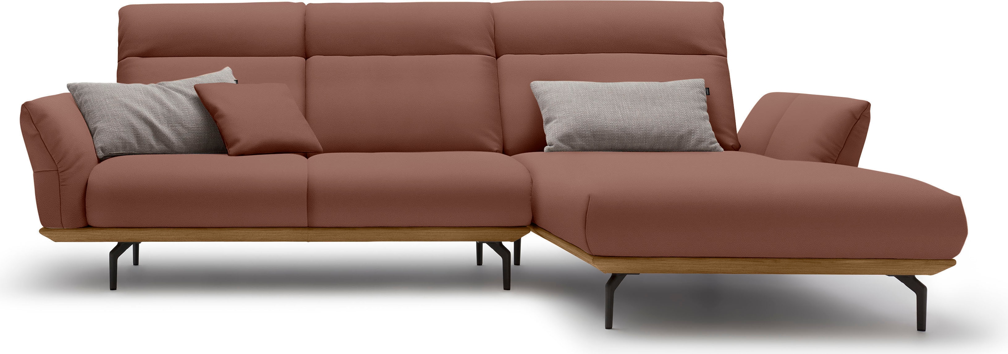 Creation BY ROLF BENZ Ecksofa "CR.460 Designsofa, verstellbare Rückenlehne, hochwertig & bequem" Sockel in Nussbaum, Winkelfüße in Umbragrau, Breite 298 cm