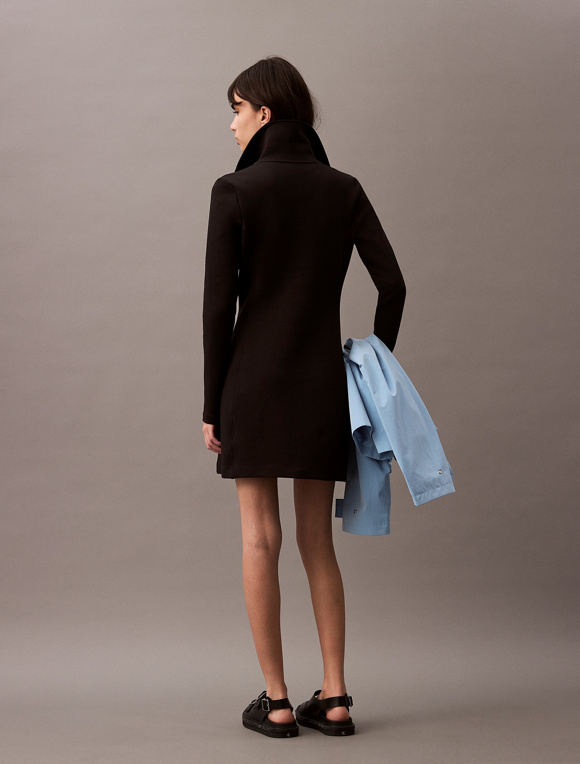 Calvin Klein Jeans Jerseykleid Kragen mit Reißverschluss, eng anliegendes, ausgestelltes Design