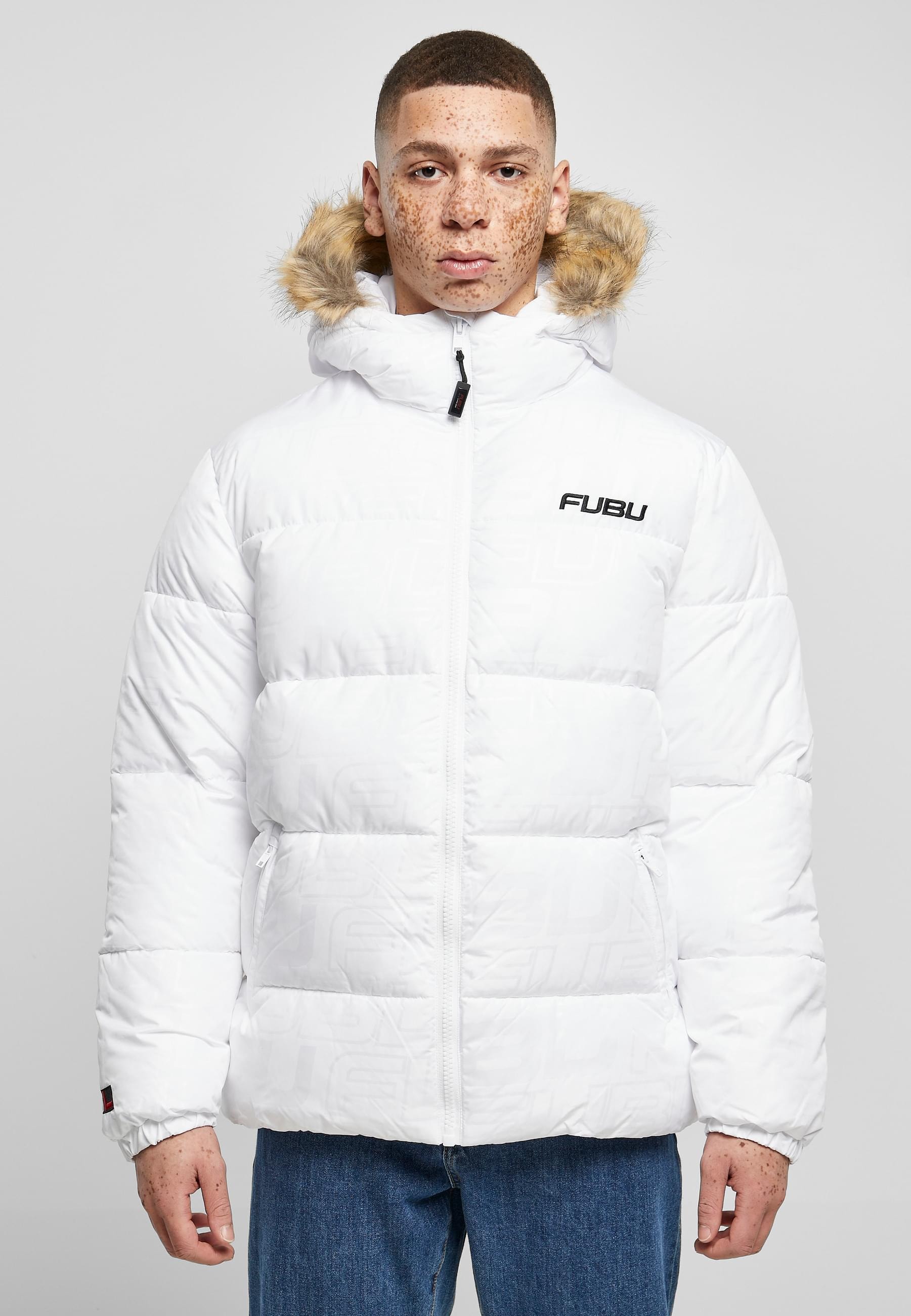Fubu Winterjacke »Fubu Herren FM224-039-1 FUBU Corporate AOP Puffer Jacket«, (1 St.), mit Kapuze