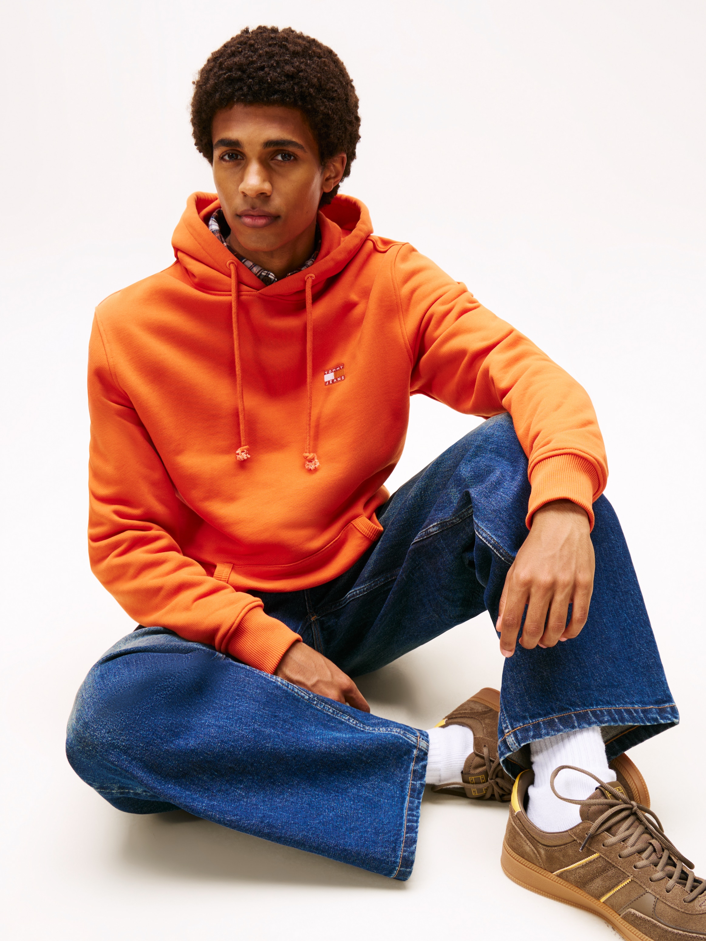 Tommy Jeans Hoodie »TJM REG BADGE HOODIE EXT«, Mit Rundhalsausschnitt