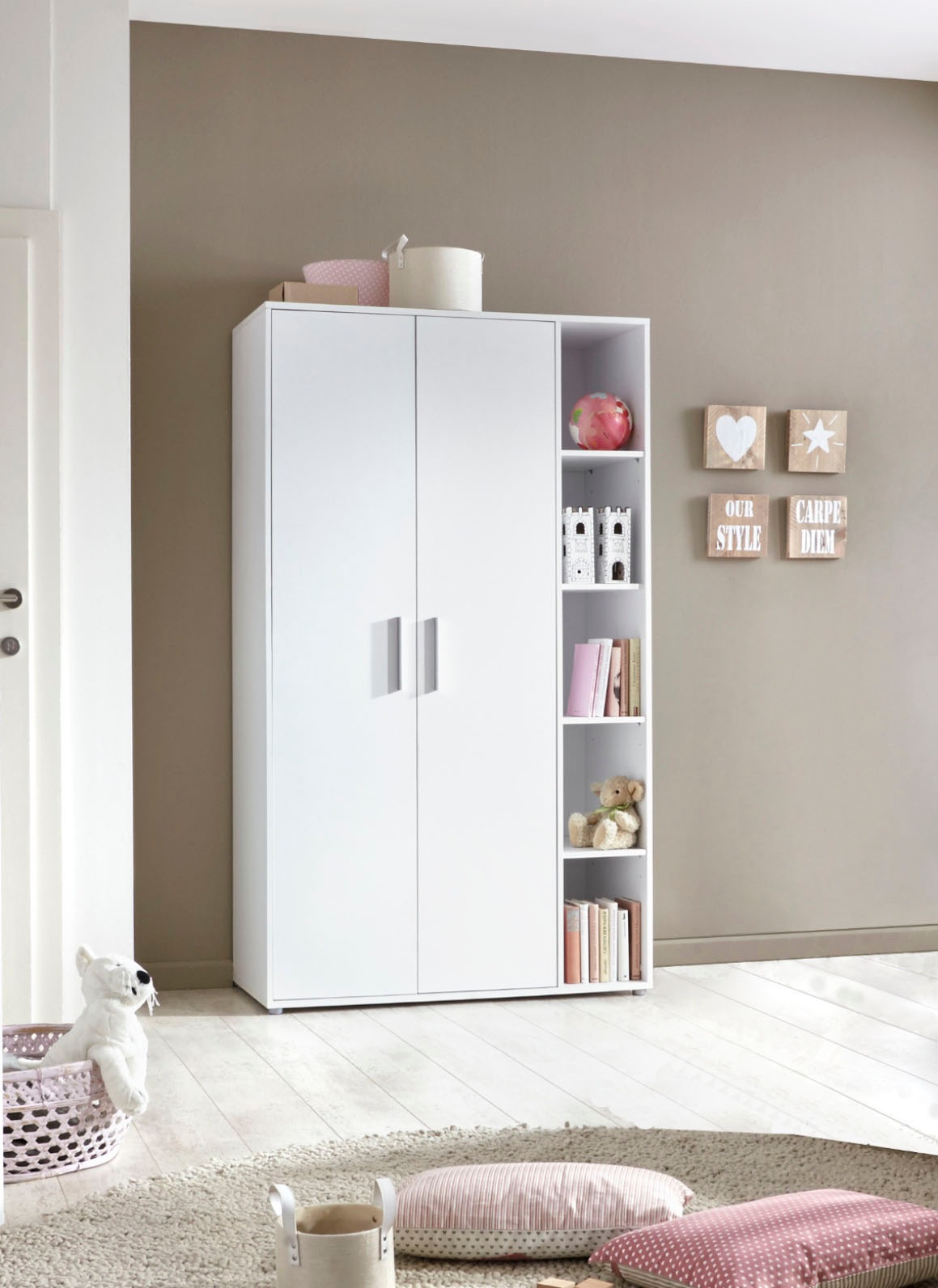 BMG Möbel Babyzimmer-Komplettset »Luis«, (Set, 7 tlg., Bett + Wickelkommode + 2-trg. Schrank + Standregal + Unterstellregal), Bett + Wickelkommode + 2-trg. Schrank + Standregal + Unterstellregal