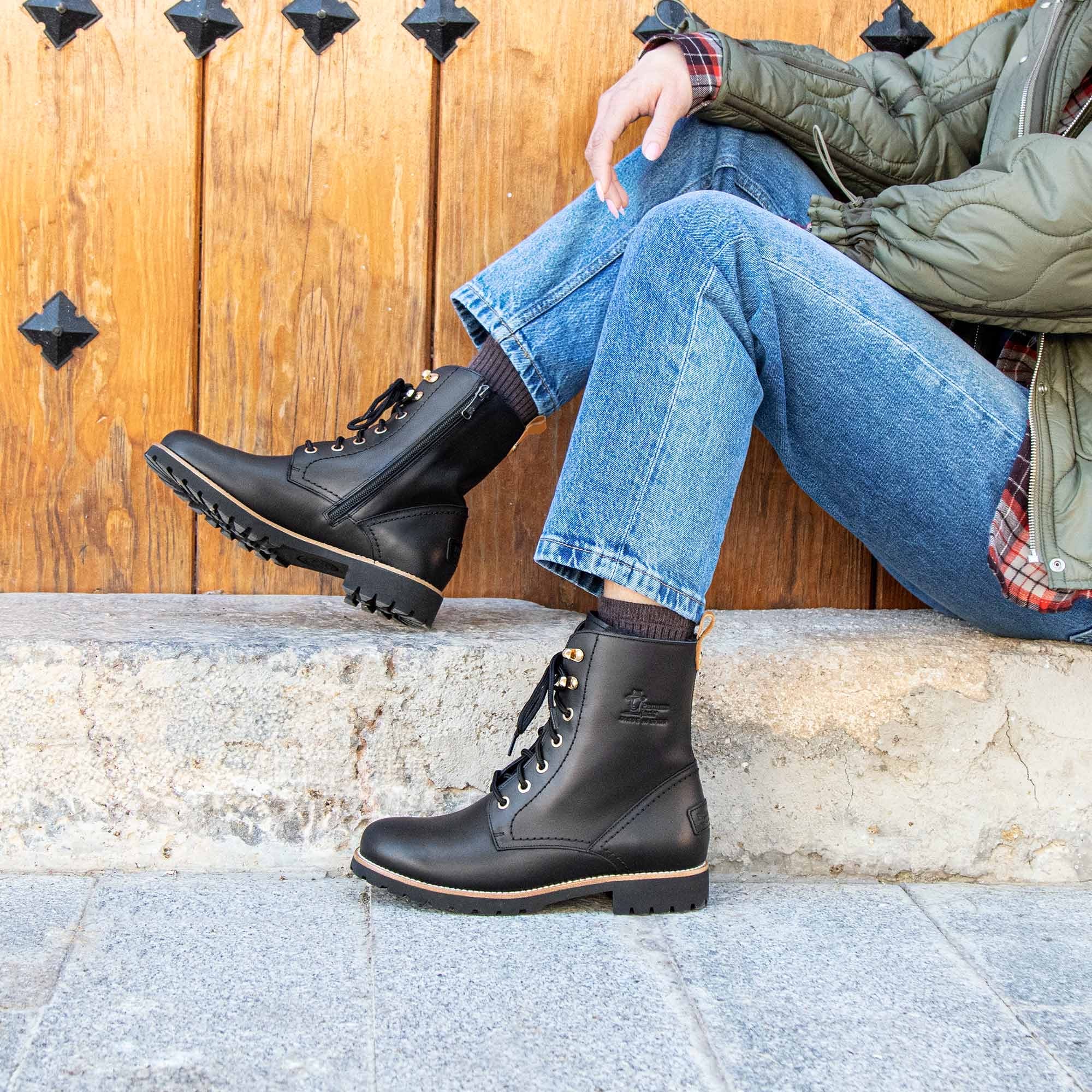 Panama Jack Schnürboots »FARA TRAV B3«, Schnürstiefelette, Boots, Blockabsatz mit griffiger Profilsohle