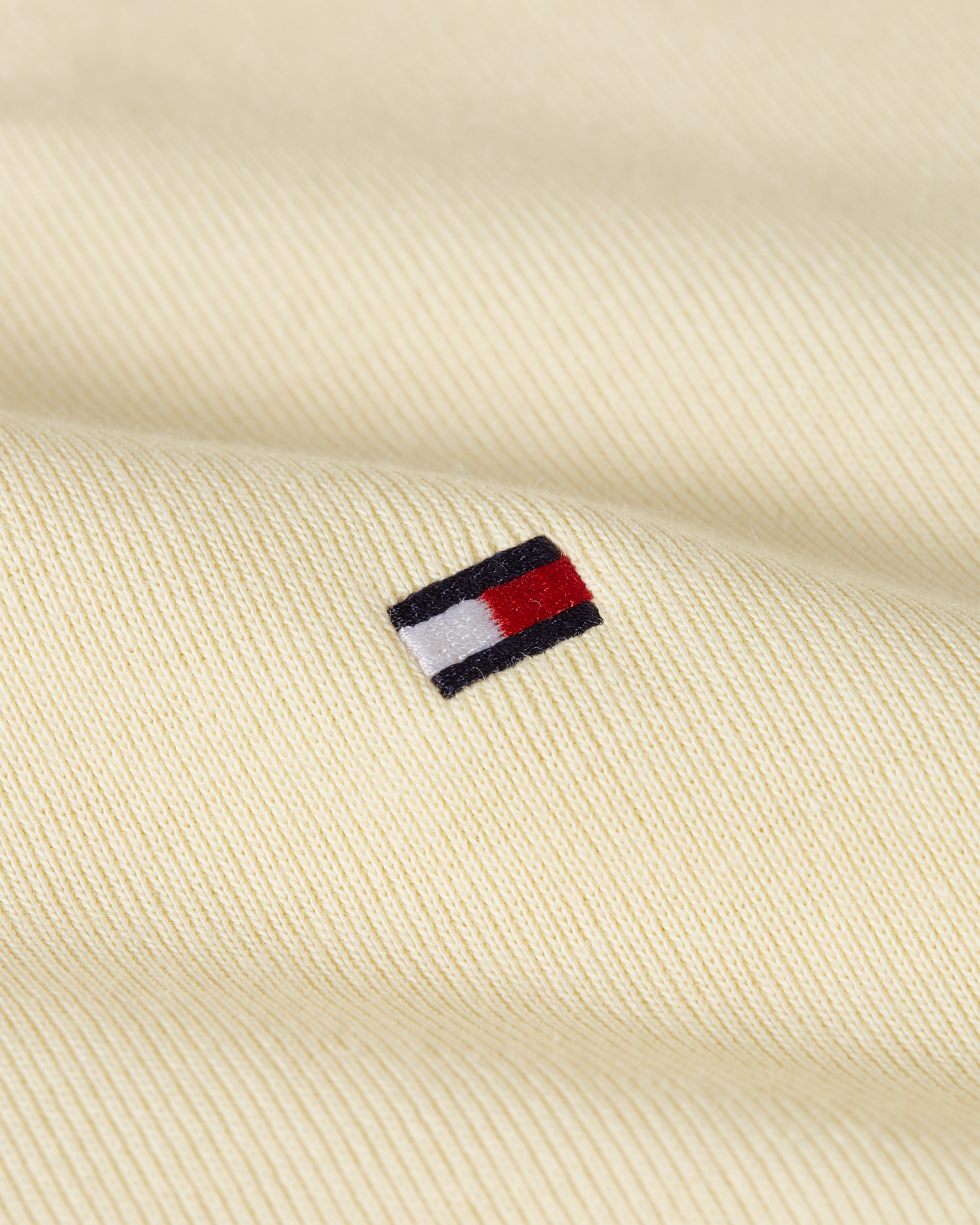 Tommy Hilfiger T-Shirt »SLIM CODY V-NK SS«, mit Logostickerei