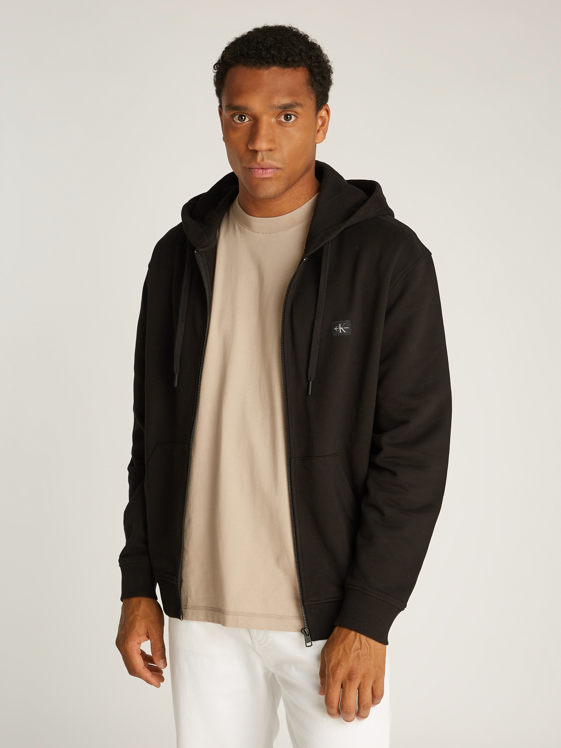 Sweatjacke »WOVEN LABEL ZIP THROUGH HOODIE«, mit Logopatch