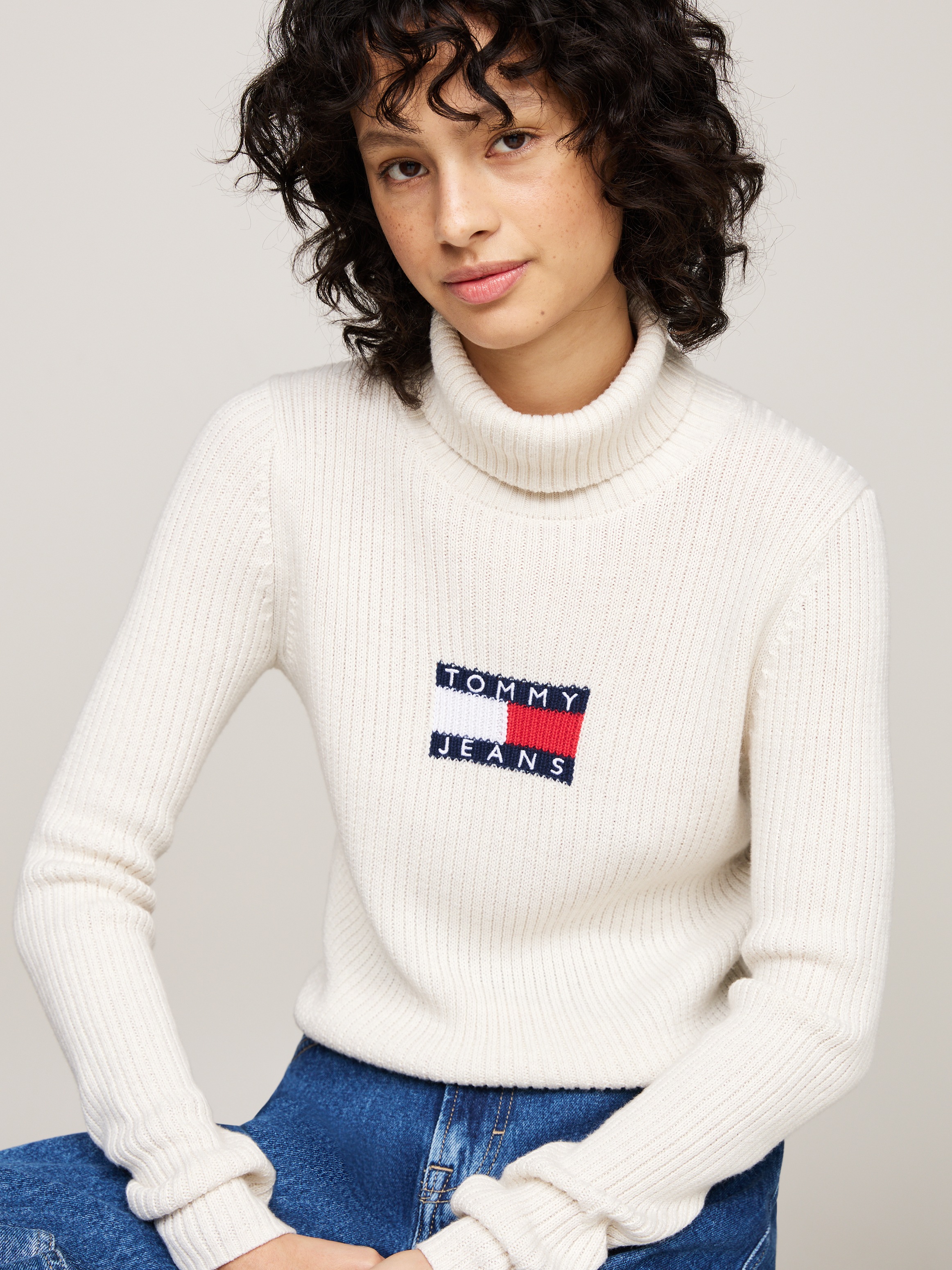 Tommy Jeans Strickpullover TJW MELANGE TRTLNCK FLAG SWEATER mit Logo-Flag günstig online kaufen