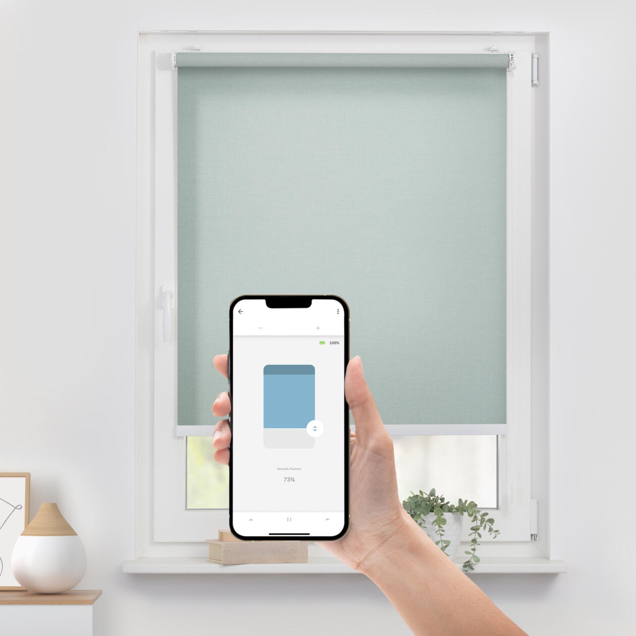 LICHTBLICK ORIGINAL Rollo »Klemmfix, ohne Bohren«, blickdicht, Blendschutz-Sichtschutz, mit Bohren/ohne Bohren, freihängend, Steuerbar mit Bluetooth-App, integrierter Elektromotor und Akku