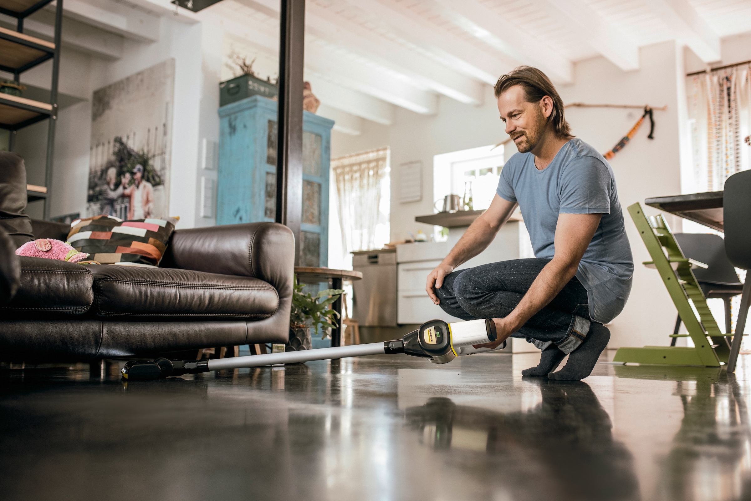 KÄRCHER Akku-Stielstaubsauger »VC 6 Cordless ourFamily Pet«, beutellos, inkl. Akku und Wandhalterung mit Ladefunktion
