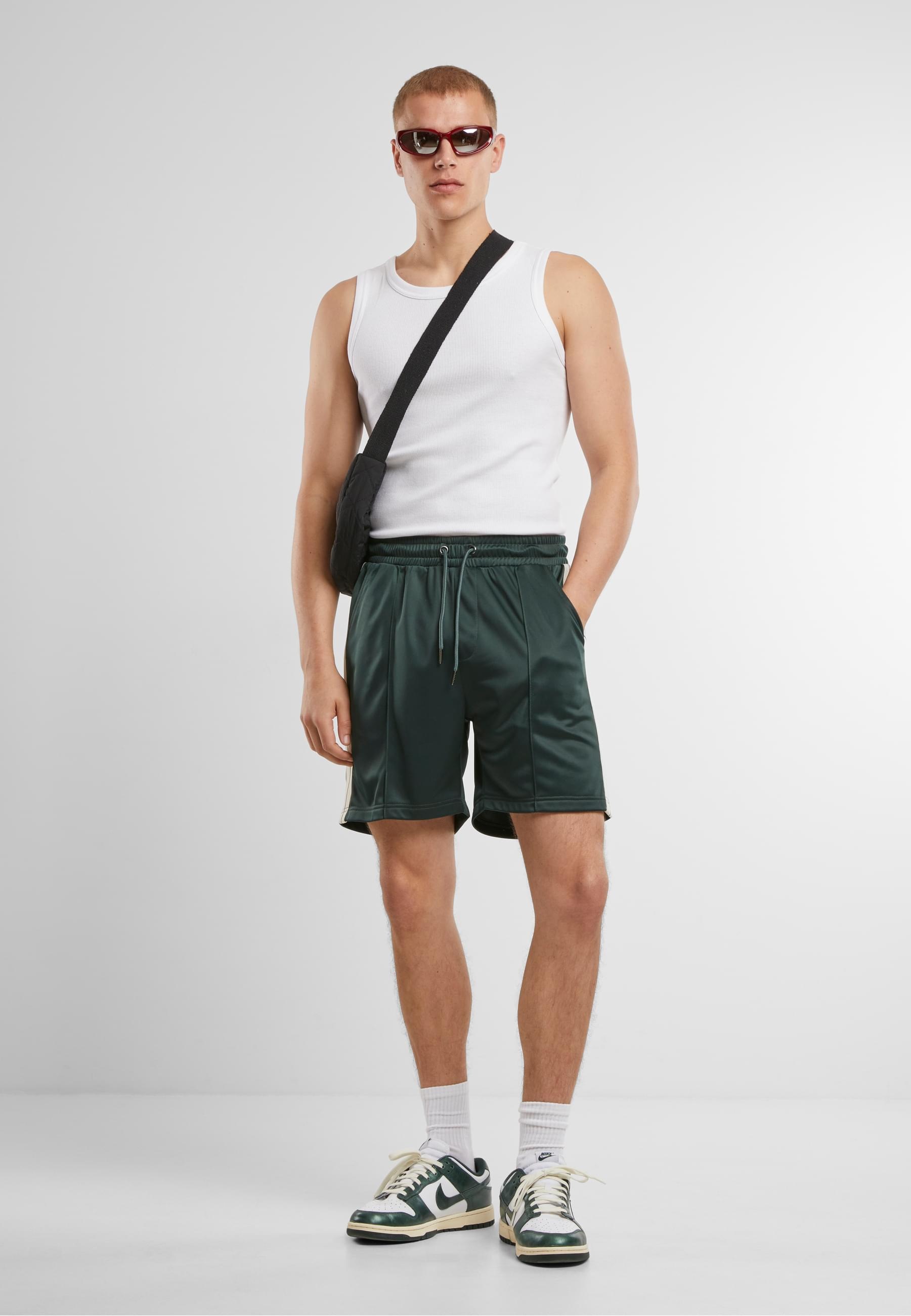 URBAN CLASSICS Shorts »Urban Classics Tennis Core Shorts«, (1 tlg.)