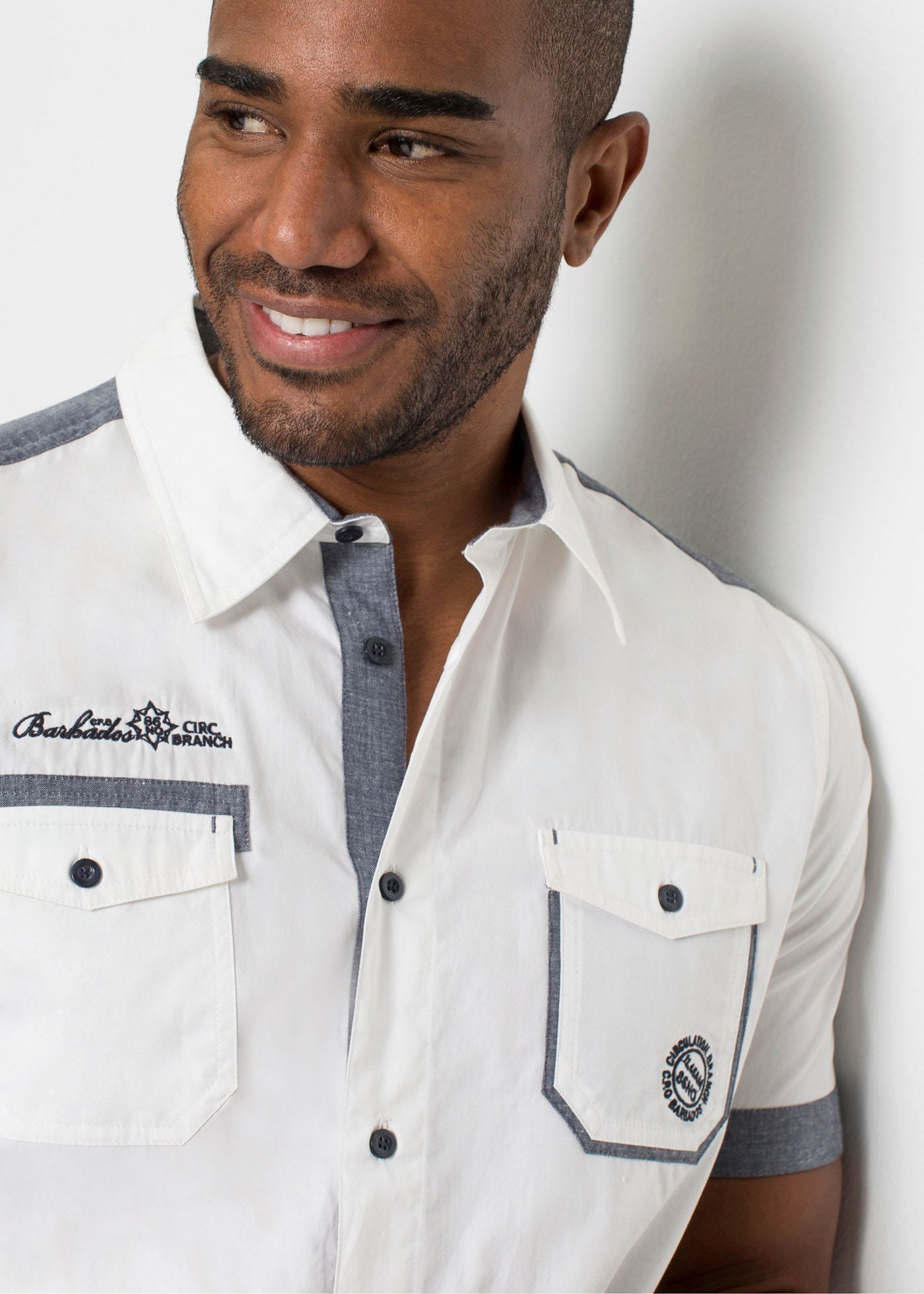 bonprix Kurzarmhemd 1 mit kurzem Arm, aus Baumwolle, mit zwei Pattentaschen