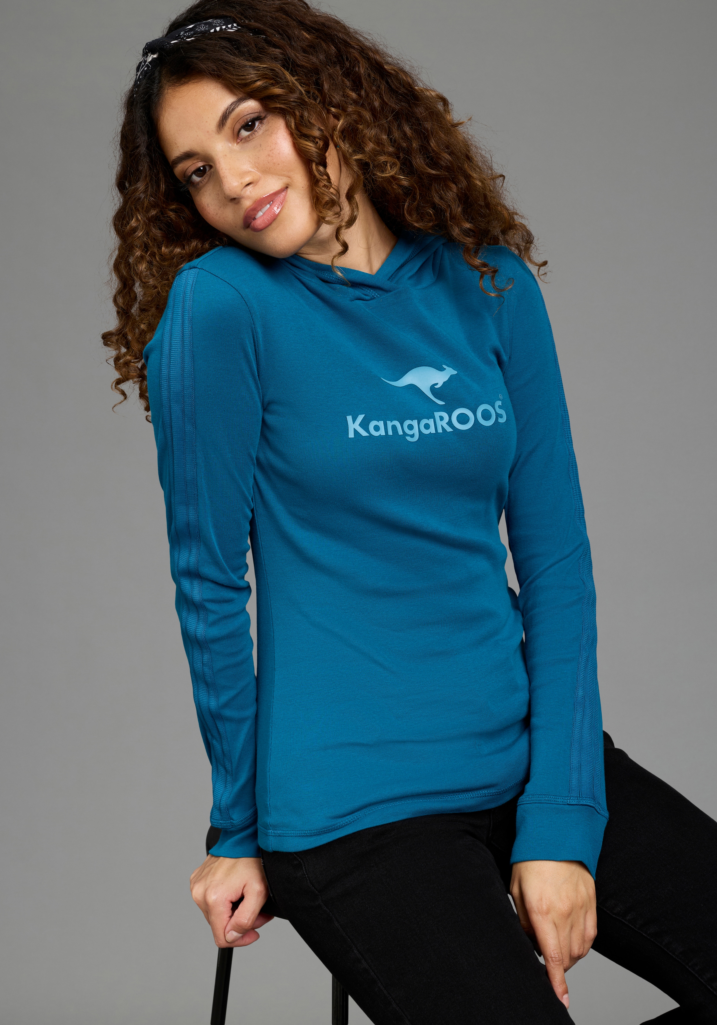 KangaROOS Langarmshirt mit Kapuze, hüftlang, schmale Passform, aus Jersey