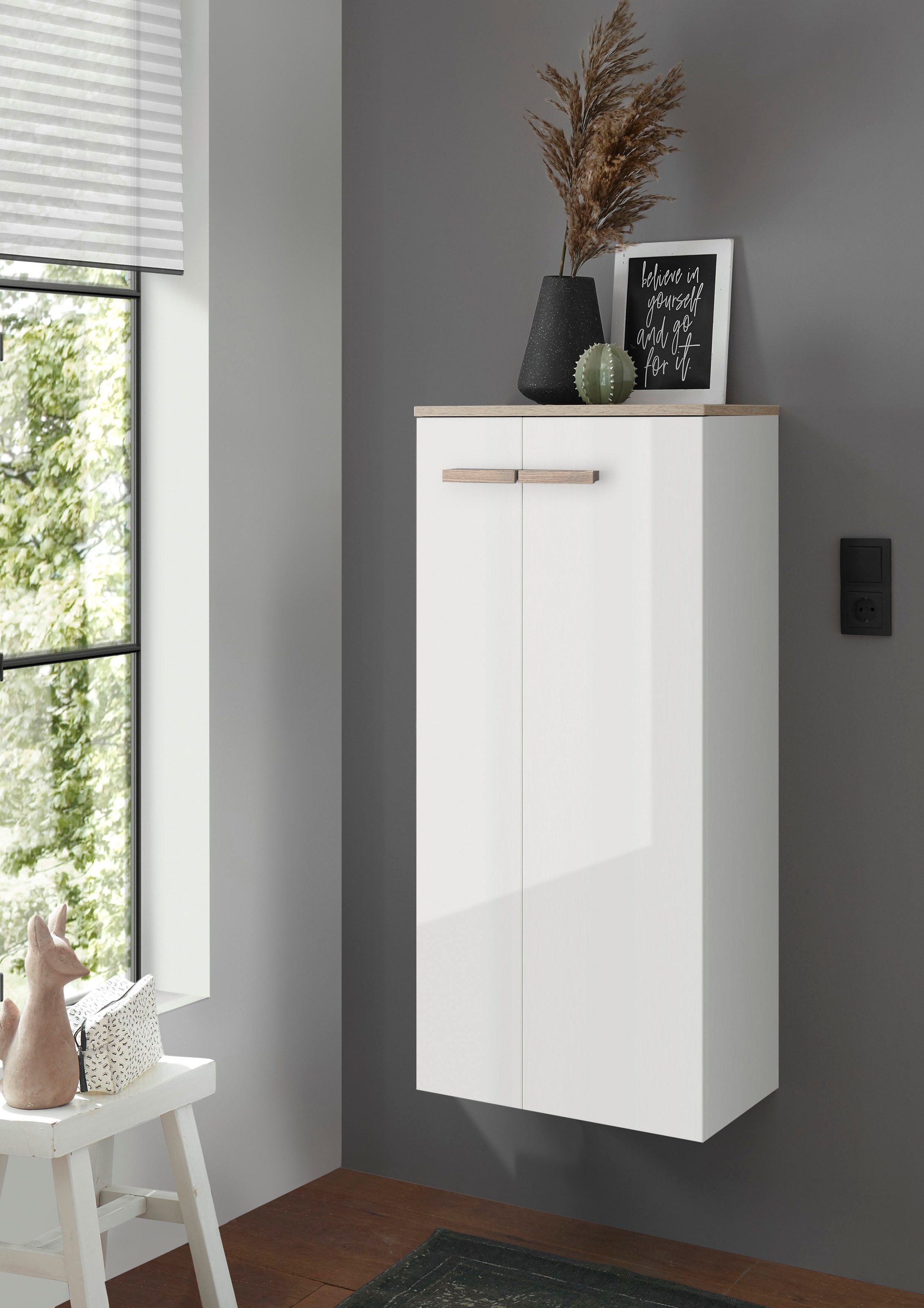 Places of Style Midischrank »SOLiD, Badschrank im modernen Design, Schrank mit Holzgriffen«, in zwei Farben verfügbar, mit Stauraum, stehend o. hängend montierbar