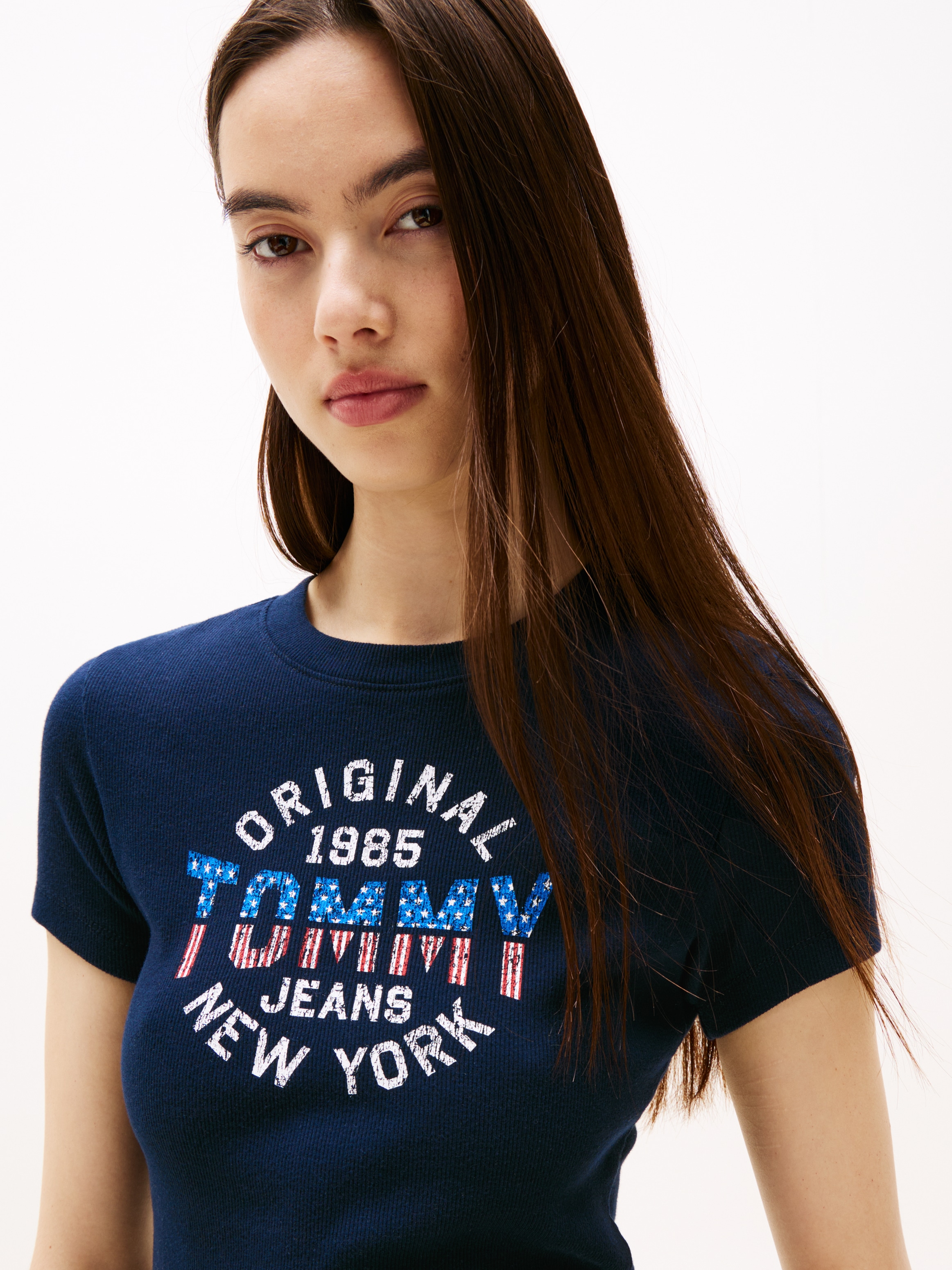 Tommy Jeans Kurzarmshirt »TJW SLIM SH TOMMY NY RIB TEE« Baumwollmischung, slim fit, in gerippter Struktur