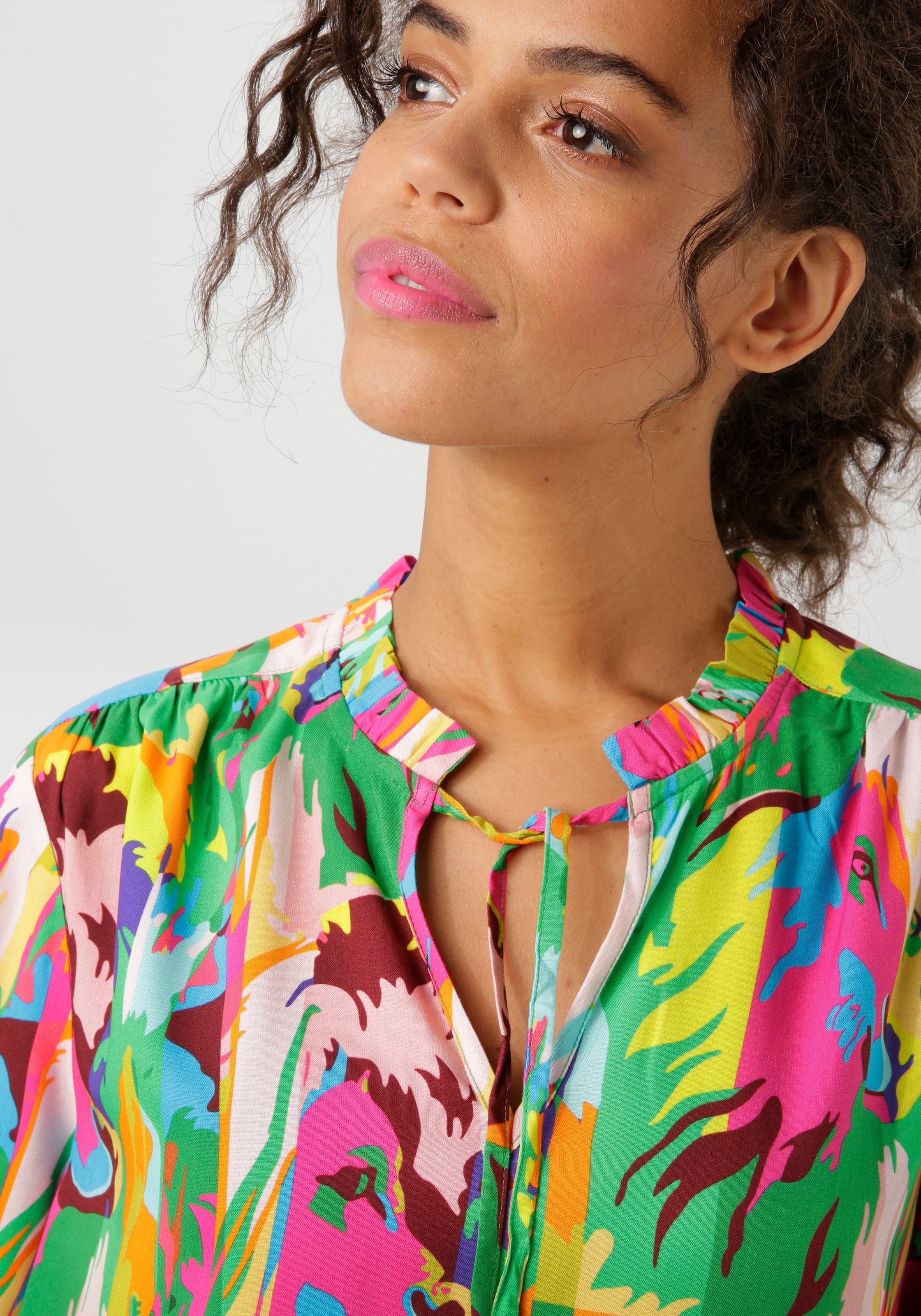 Aniston CASUAL Schlupfbluse, mit Löwenköpfen im farbenfrohen Dschungel-Print - NEUE KOLLEKTION