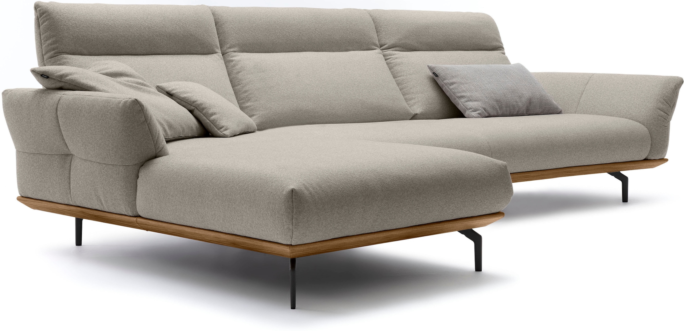 Creation BY ROLF BENZ Ecksofa »CR.460«, Sockel in Nussbaum, Winkelfüße in Umbragrau, Breite 338 cm