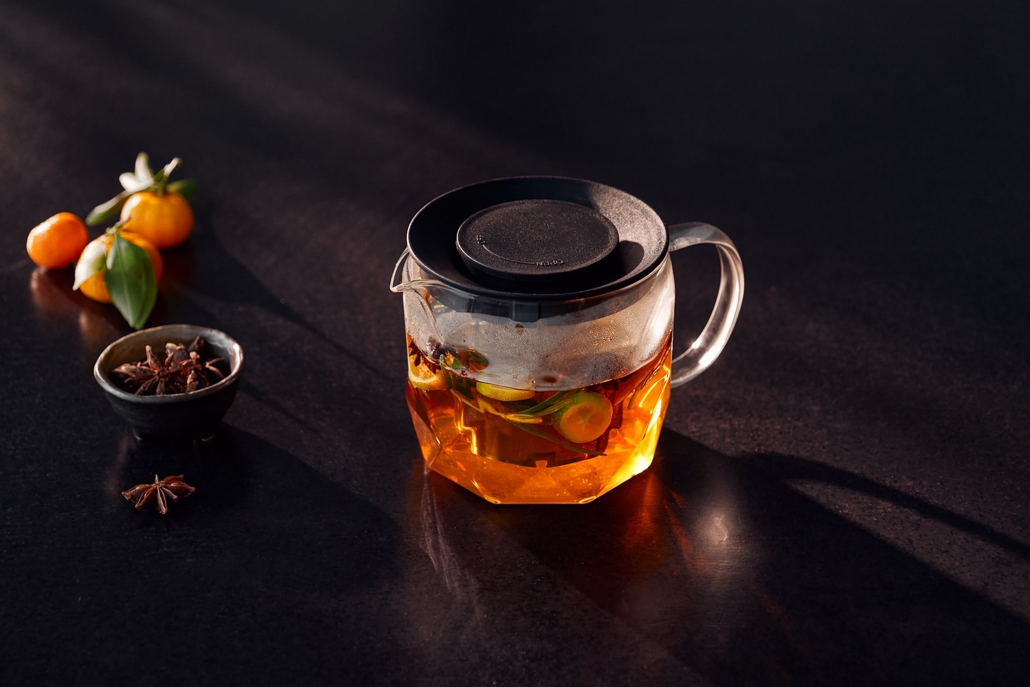 RESTO Kitchenware Teekanne »Ain, hitzebeständige Glaskanne im 3D Design, Höhe 12 cm«, 1 l, (4 St.), mit herausnehmbarem Filtersieb aus Edelstahl, im Geschenkkarton