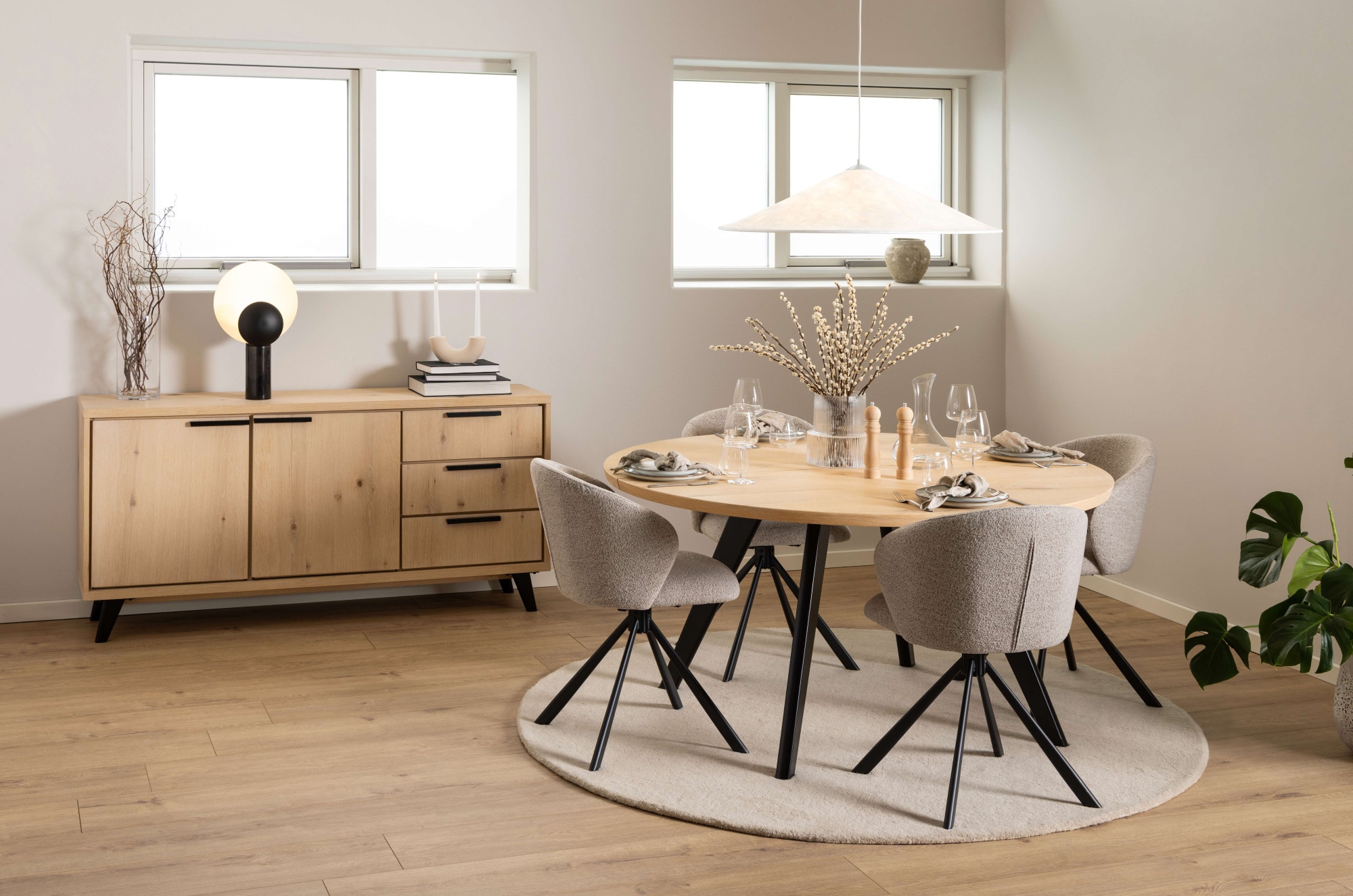 ACTONA GROUP Esszimmerstuhl »Pippa Armlehnstuhl, Drehstuhl,«, Luxus-Microfaser, beiger Stoff, schwarze Stahlbeine, Nähte, Drehbar, 2er-Set.