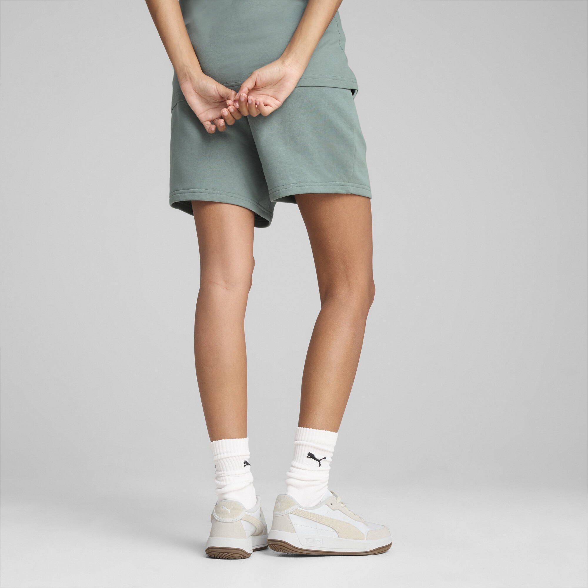 PUMA Sporthose »ESS SCRIPT 5" Hochgeschnittene Shorts Damen«