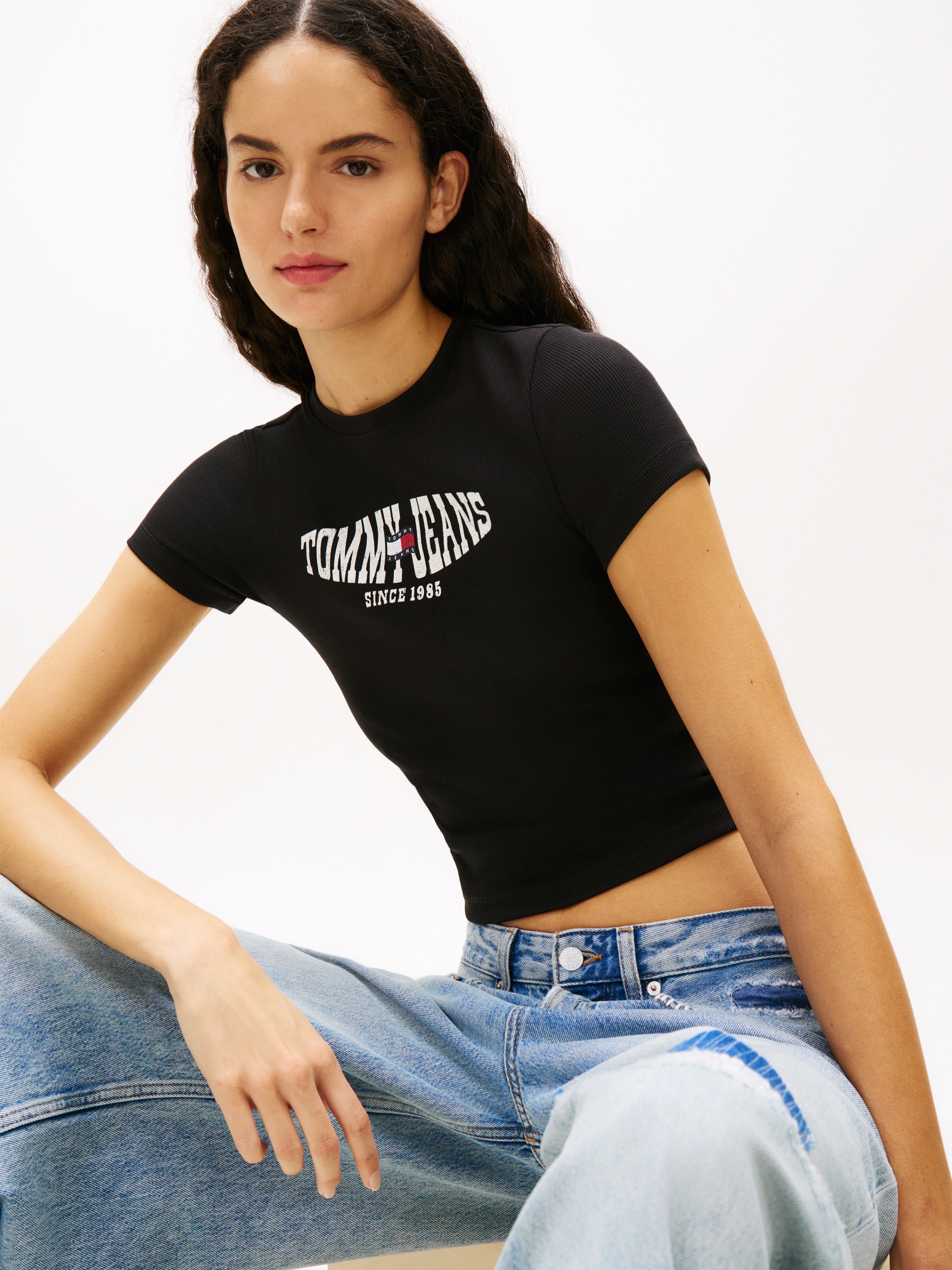 Tommy Jeans Kurzarmshirt "TJW SLIM SHORT WAVY FLAG SS TEE" mit Logoprint günstig online kaufen