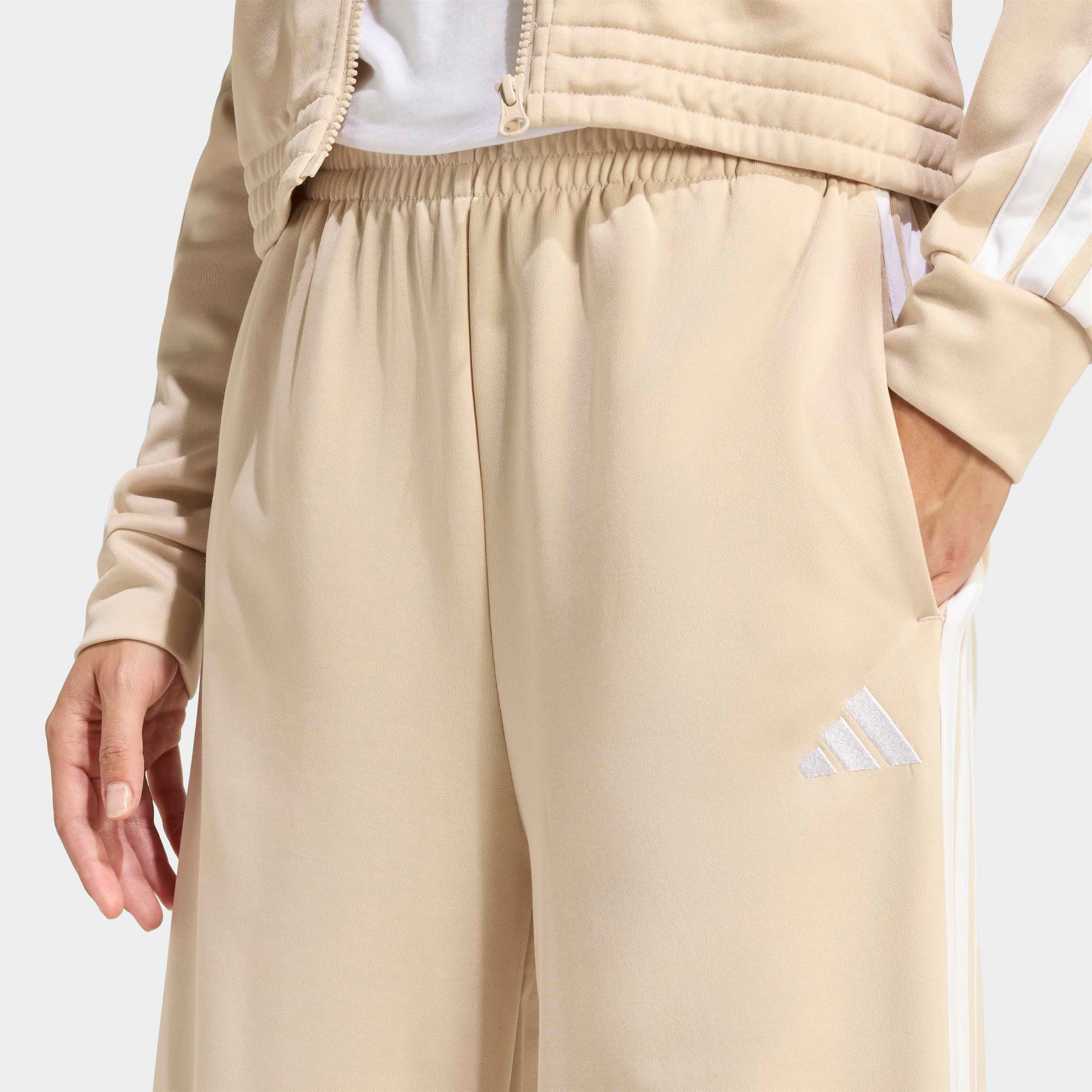 adidas Sportswear Trainingsanzug »W TEAMSPORT TS« 2 tlg. Jacke schmal geschnitten; Hose regulär geschnitten, hoher Bund