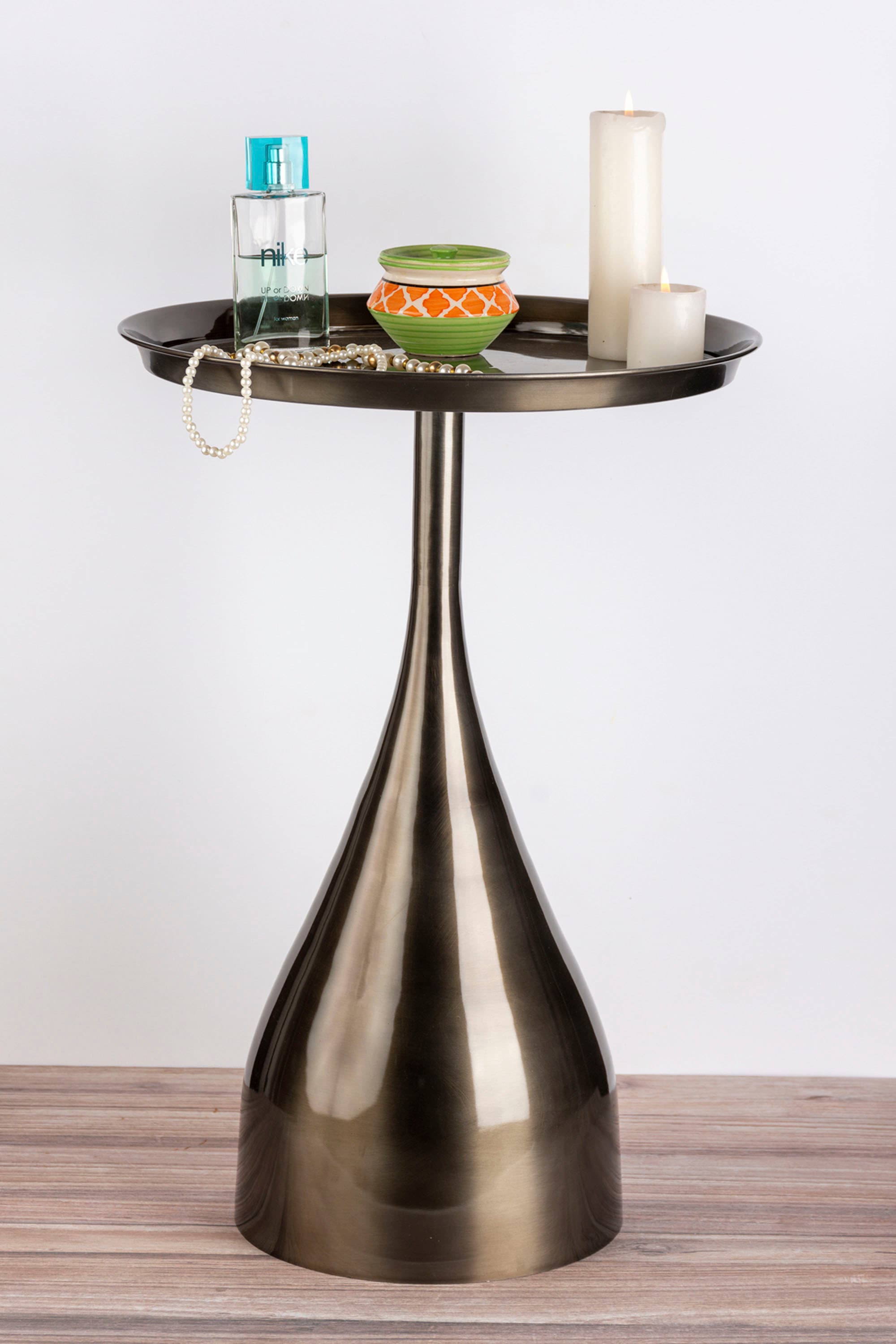 Kayoom Beistelltisch »Assane 125, Edles Design in Gold beziehungsweise Schwarz«, (1 St.), Metallgestell in Tropfenform, runde Ablagefläche, extravagant