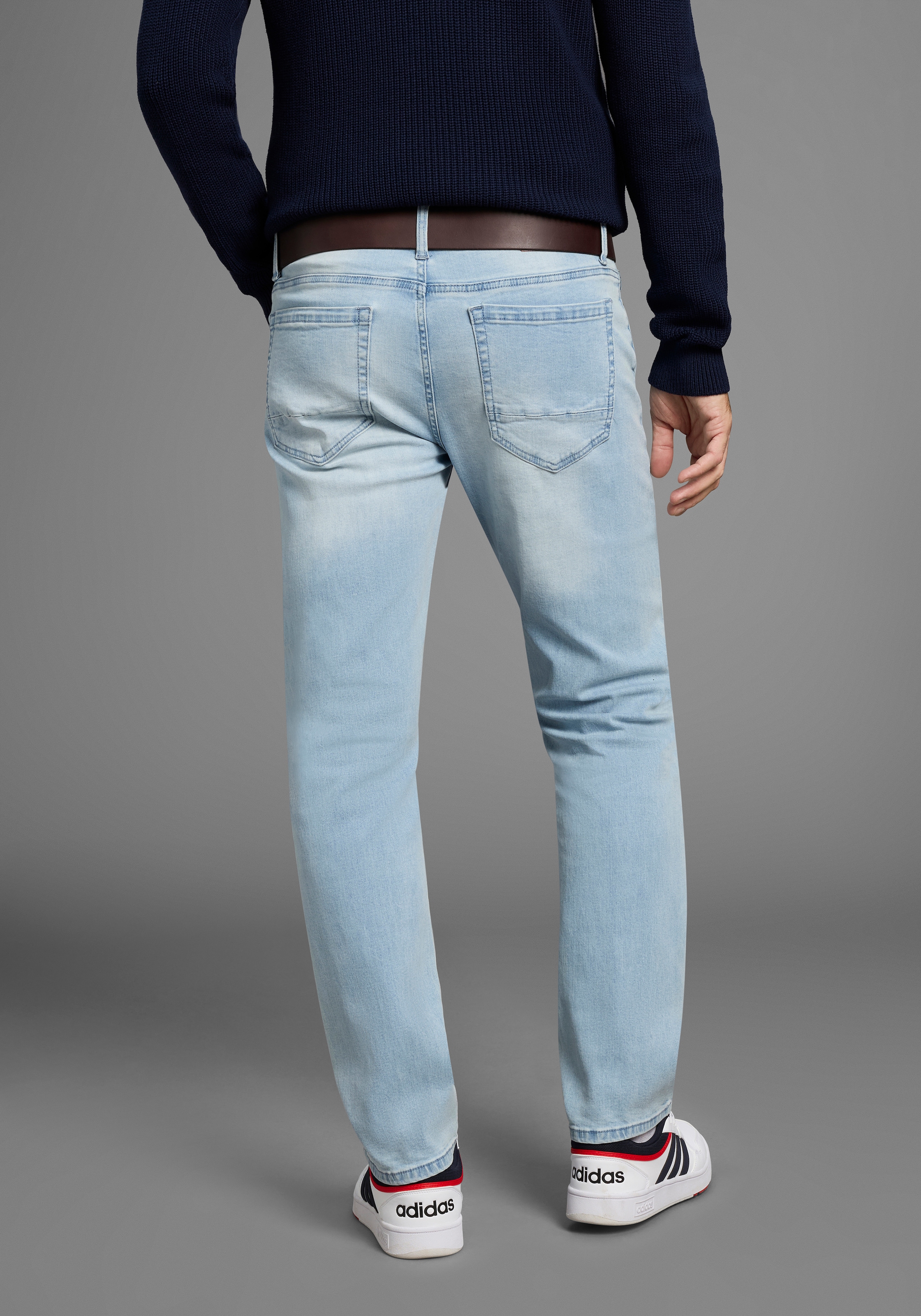 Bruno Banani Straight-Jeans »Hutch«, gerade Beinform, teilweise mit modischen Destroyed-Effekten