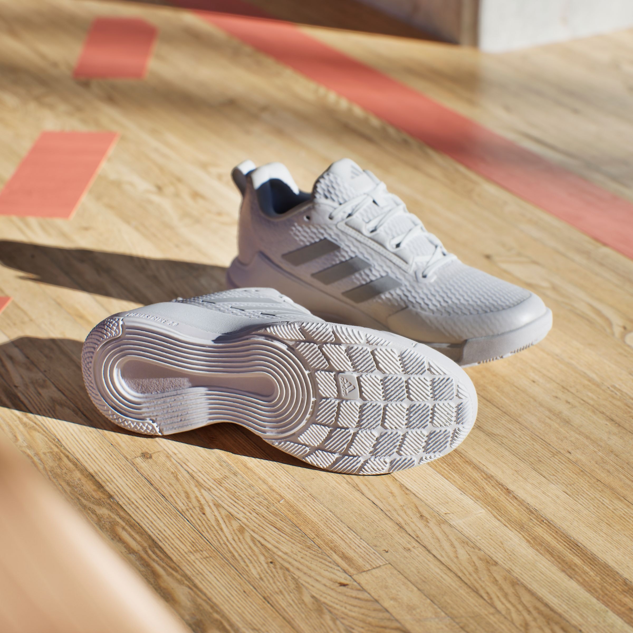 adidas Performance Hallenschuh »NOVAFLIGHT 2 INDOOR«, besonders geeignet für Volleyball und Basketball