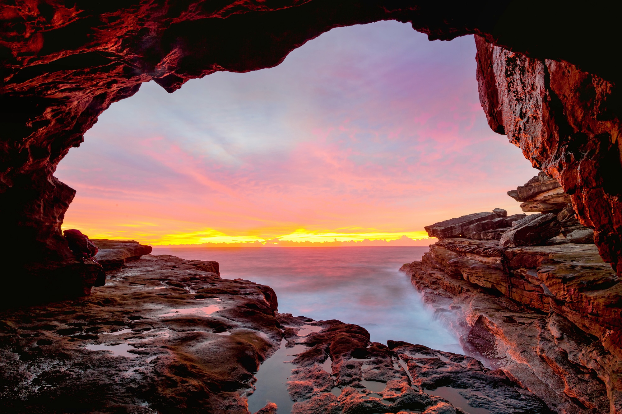 Papermoon Fototapete "GROTTE-FELSEN HÖHLE SONNENAUFGANG KÜSTE OZEAN MEER"