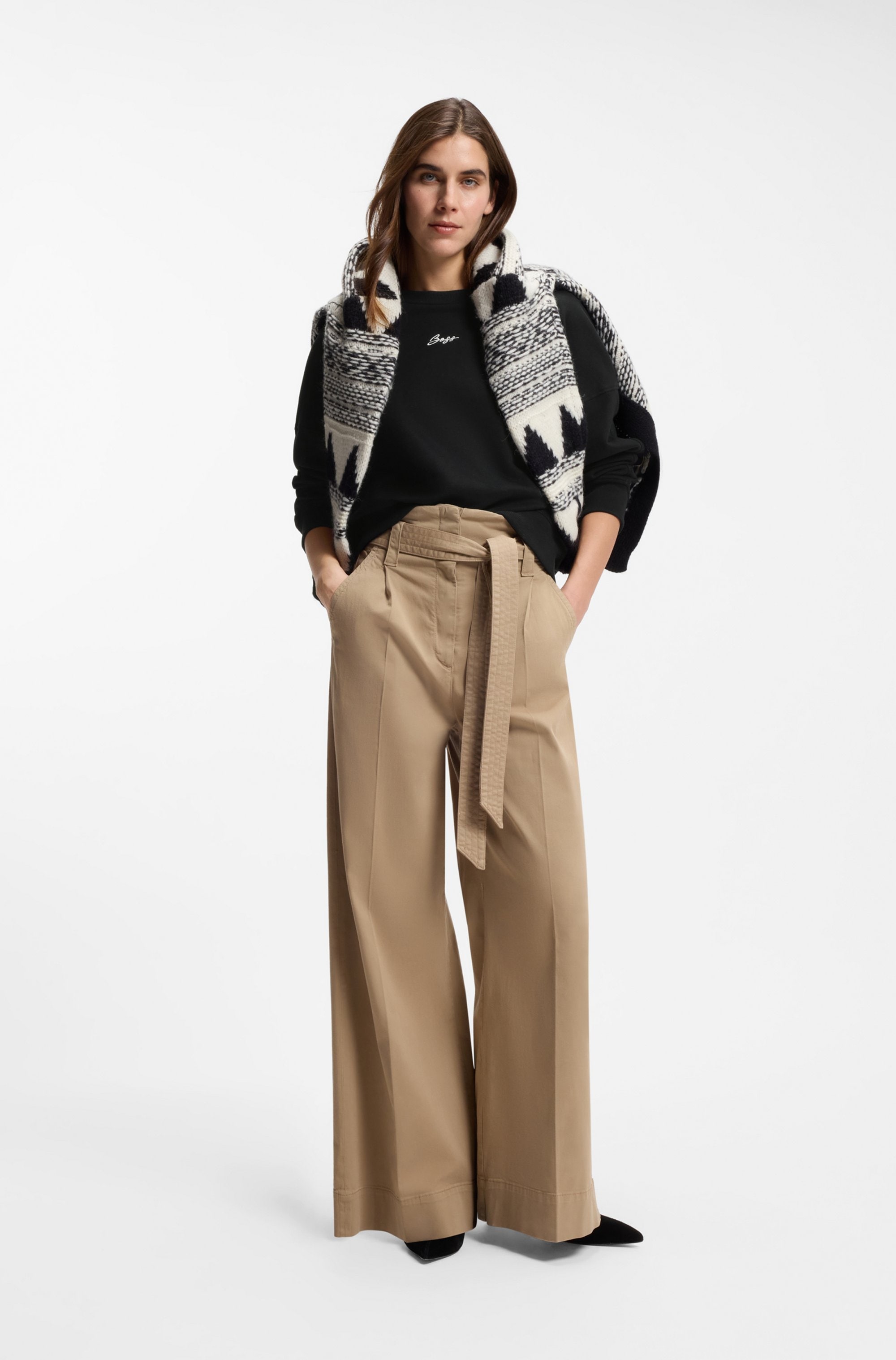 BOSS ORANGE Sweater »Ever Premium Damenmode«, mit Logostickerei, aus Baumwolle
