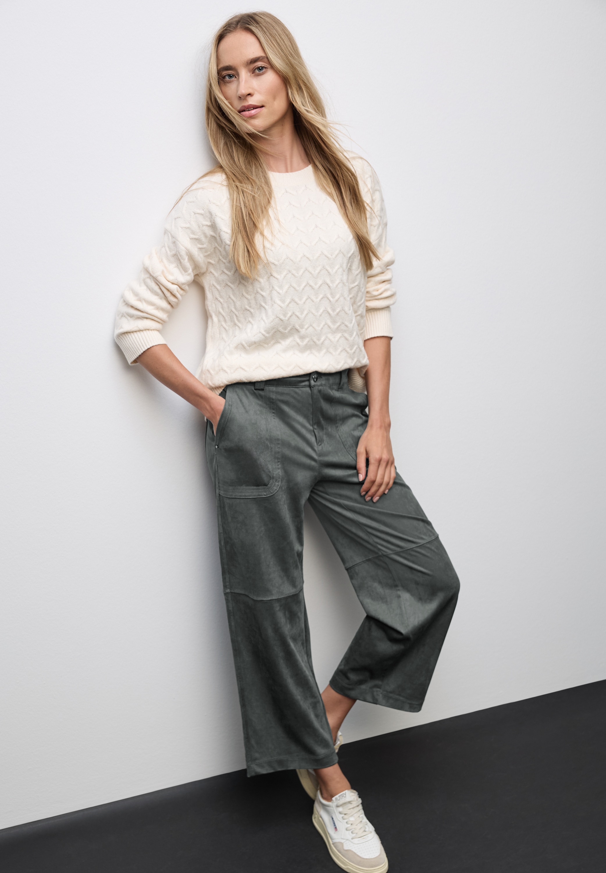 STREET ONE Stoffhose, Velour - mit Stretch und Eingrifftaschen