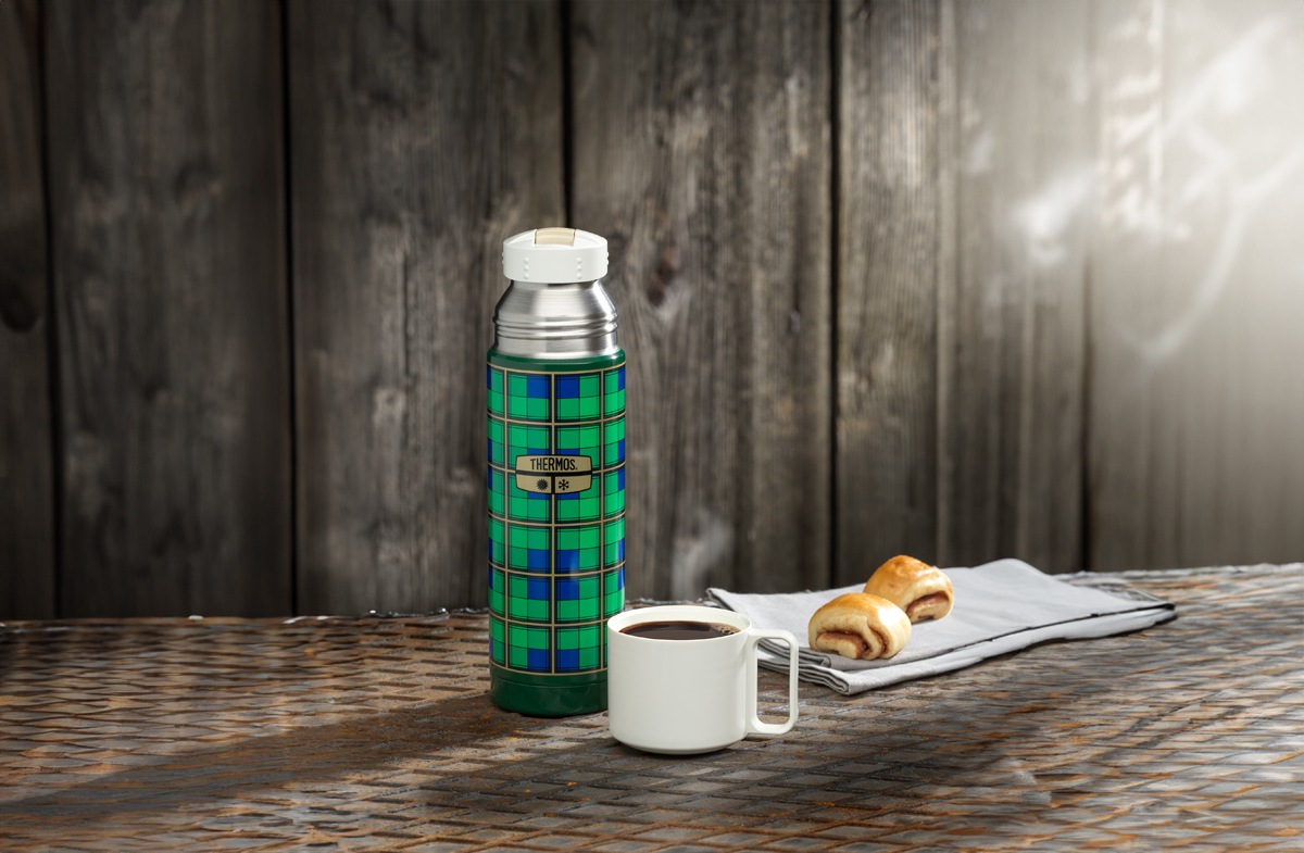THERMOS Isolierflasche »REVIVAL BEVERAGE BOTTLE, Edelstahlkörper, spülmaschinenfest« 0,5l, 18h heiß & 24h kalt, mit Push Button Lid & Trinkbecher mit Griff