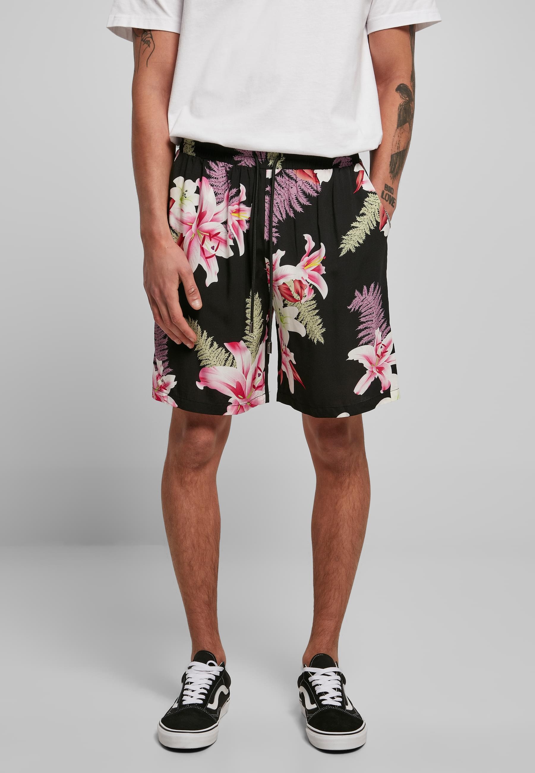 URBAN CLASSICS Stoffhose »Urban Classics Herren Viscose AOP Resort Shorts«, (1 tlg.)