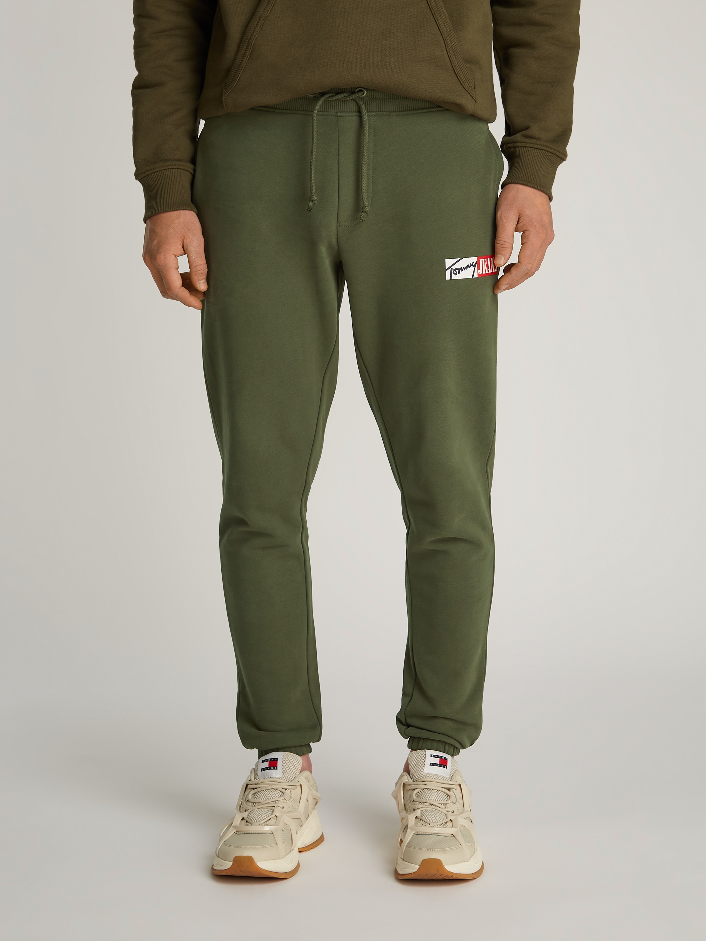 Tommy Jeans Jogginghose "TJM SLIM ENTRY SWEATPANT", mit Logo günstig online kaufen