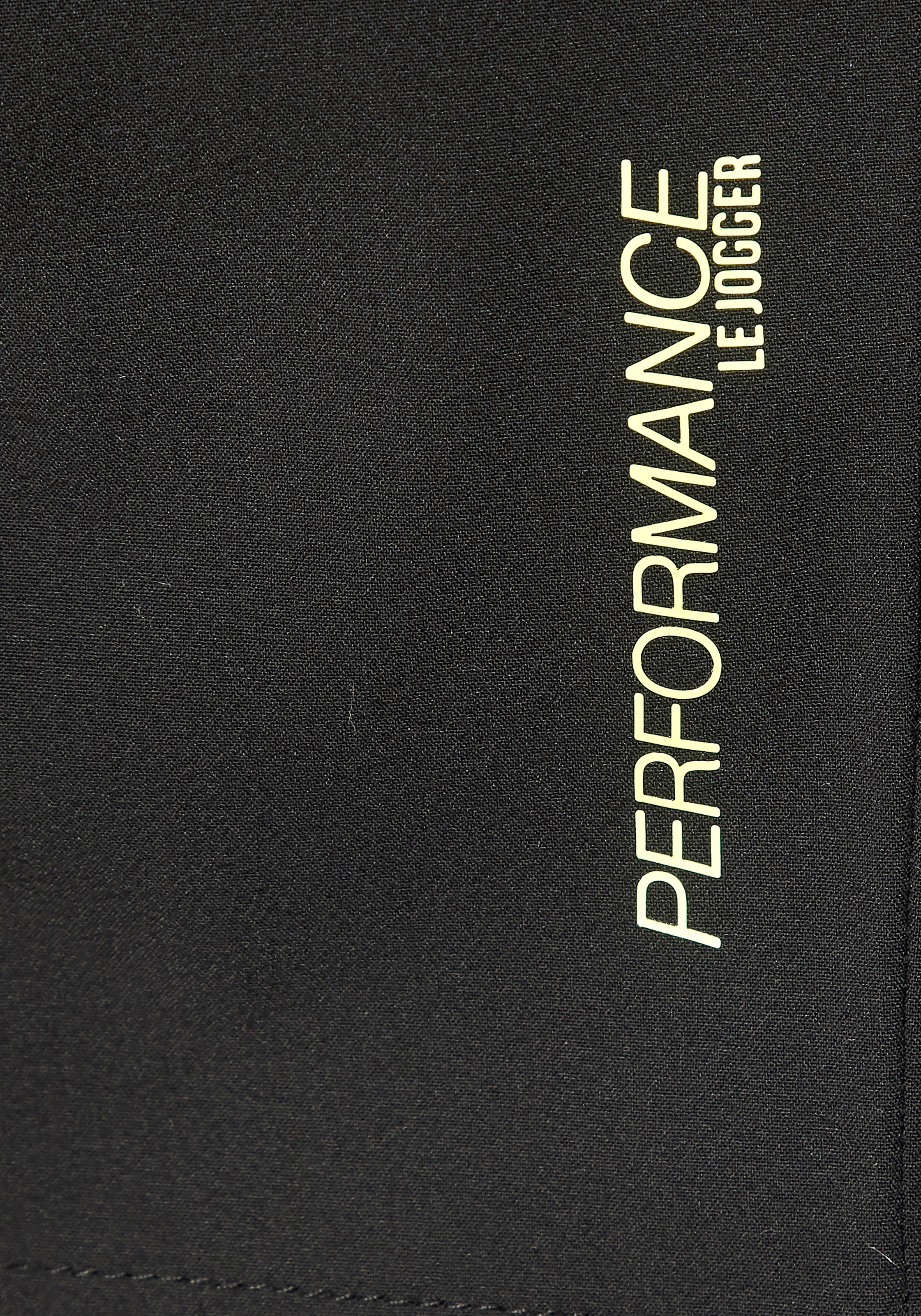 Le Jogger Performance Laufhose, mit reflektierendem Logo unten am linken Bein