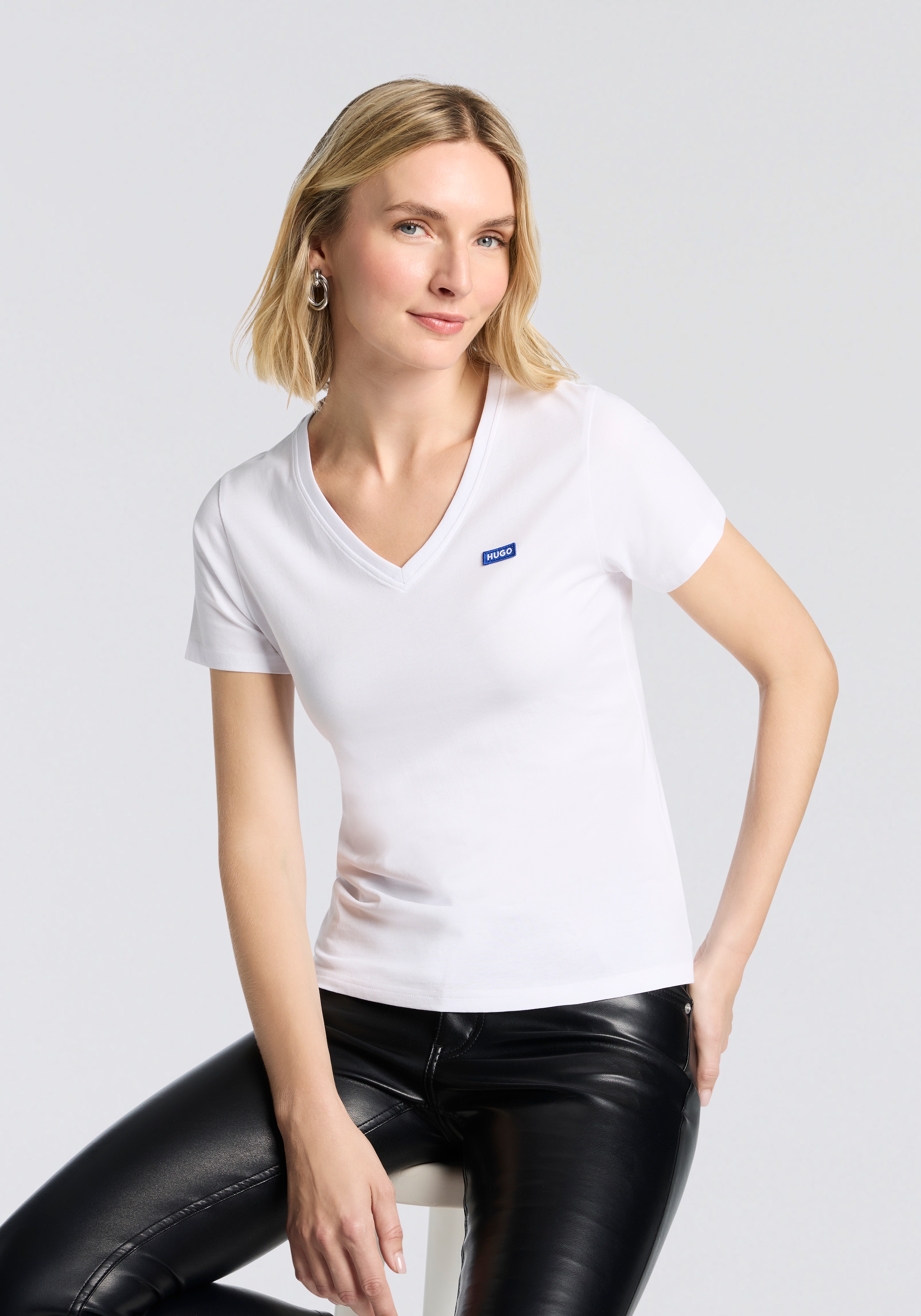 HUGO Blue T-Shirt "Classic V" mit Logo, V-Ausschnitt günstig online kaufen