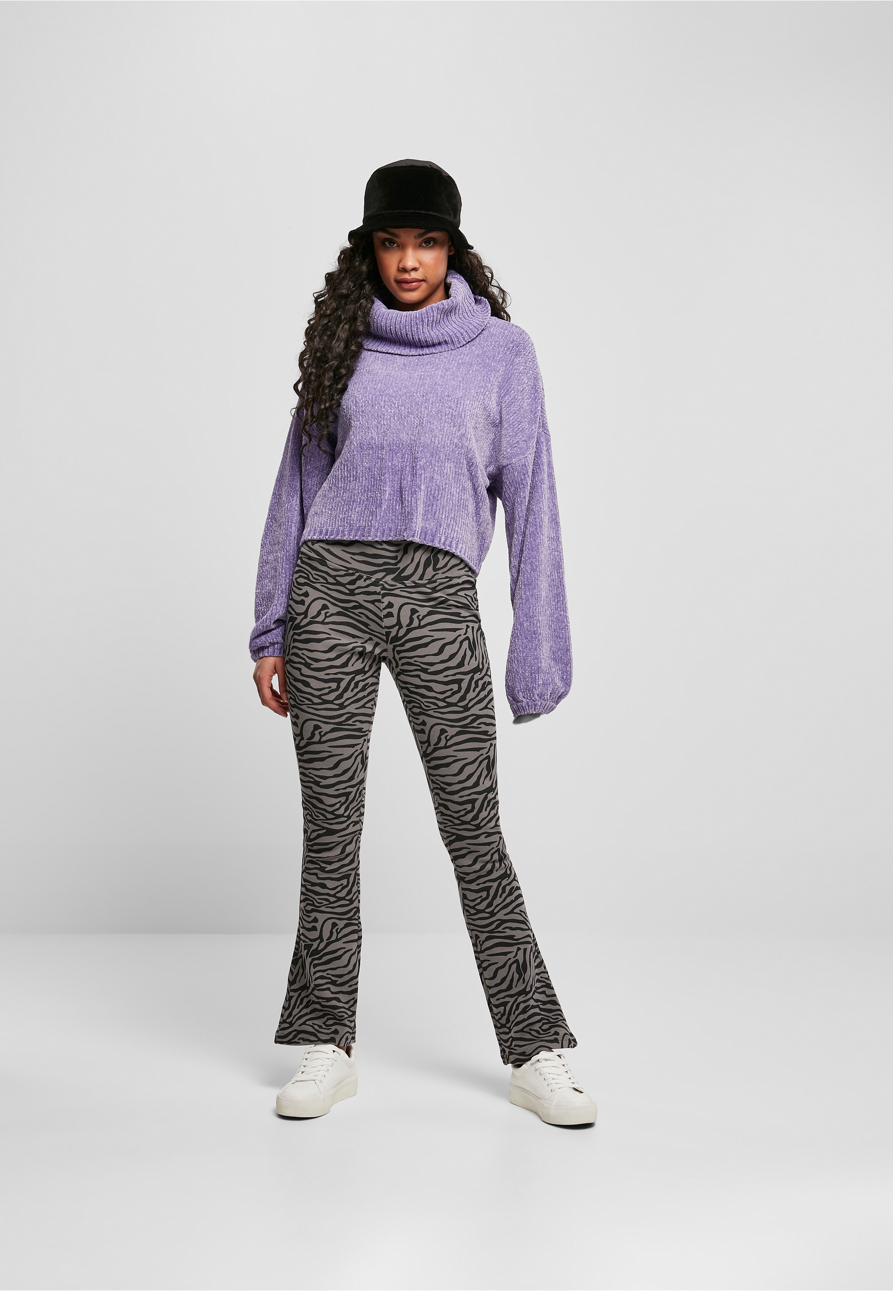 URBAN CLASSICS Sweatshirt »Urban Classics Damen Ladies Short Chenille Turtleneck Sweater«, 1 Stk.
