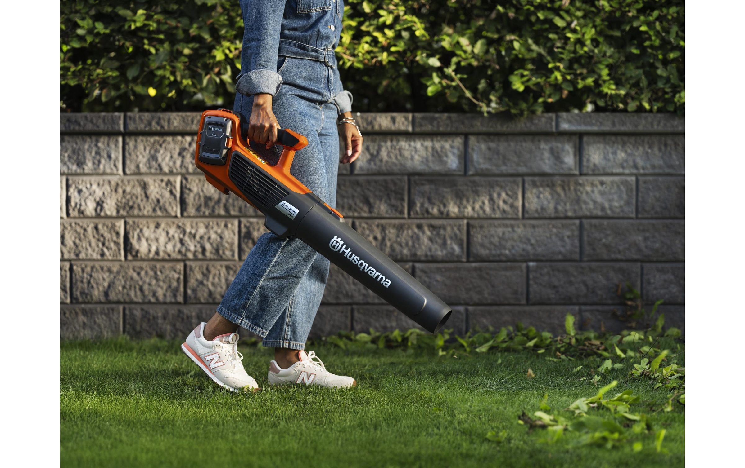 Husqvarna Akku-Laubbläser »122iB« Handlicher Gartenbläser mit Akkubetrieb