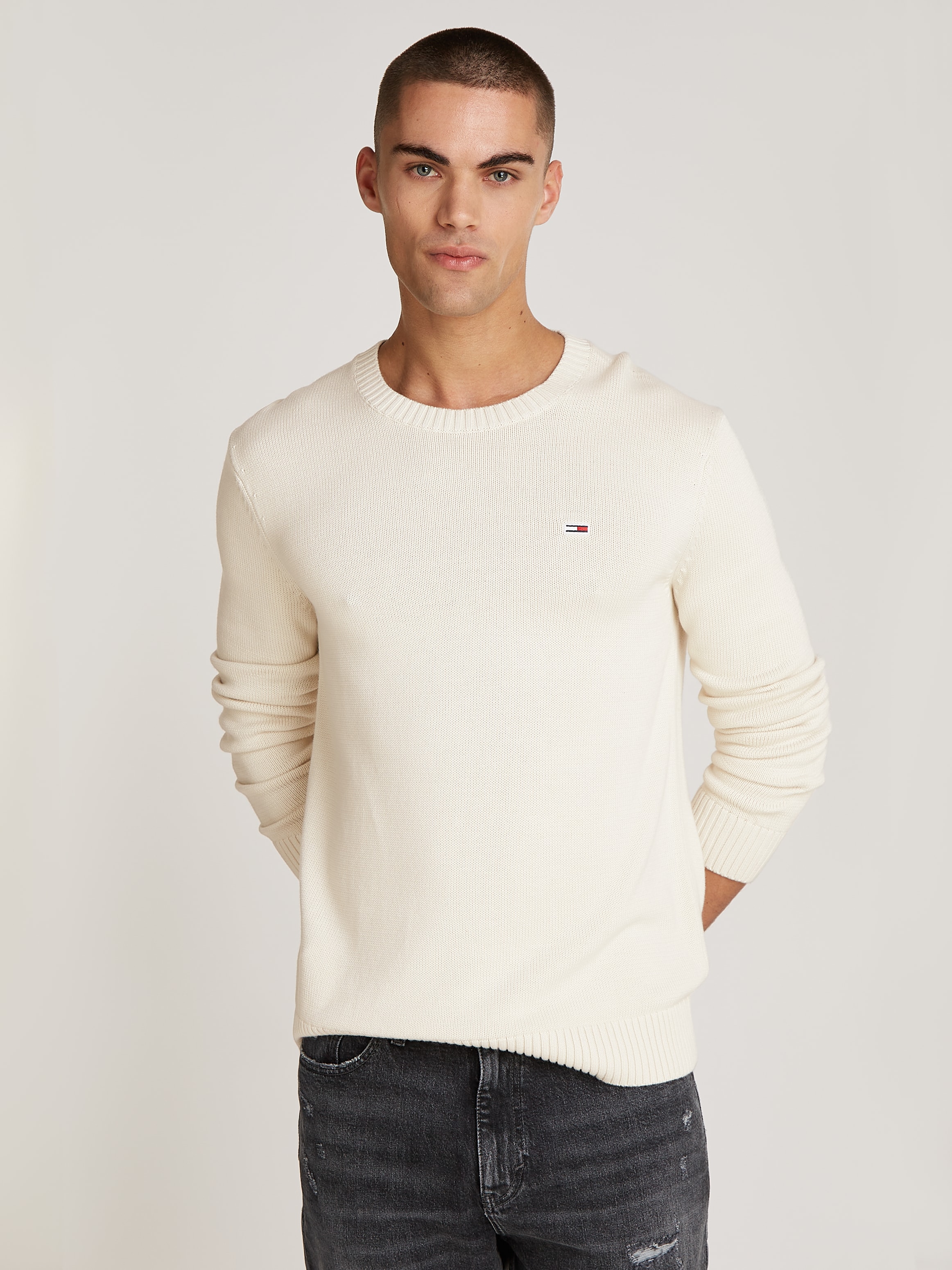 Tommy Jeans Strickpullover "TJM SLIM ESSNTLS C-NECK SWEATER", mit Markenlog günstig online kaufen