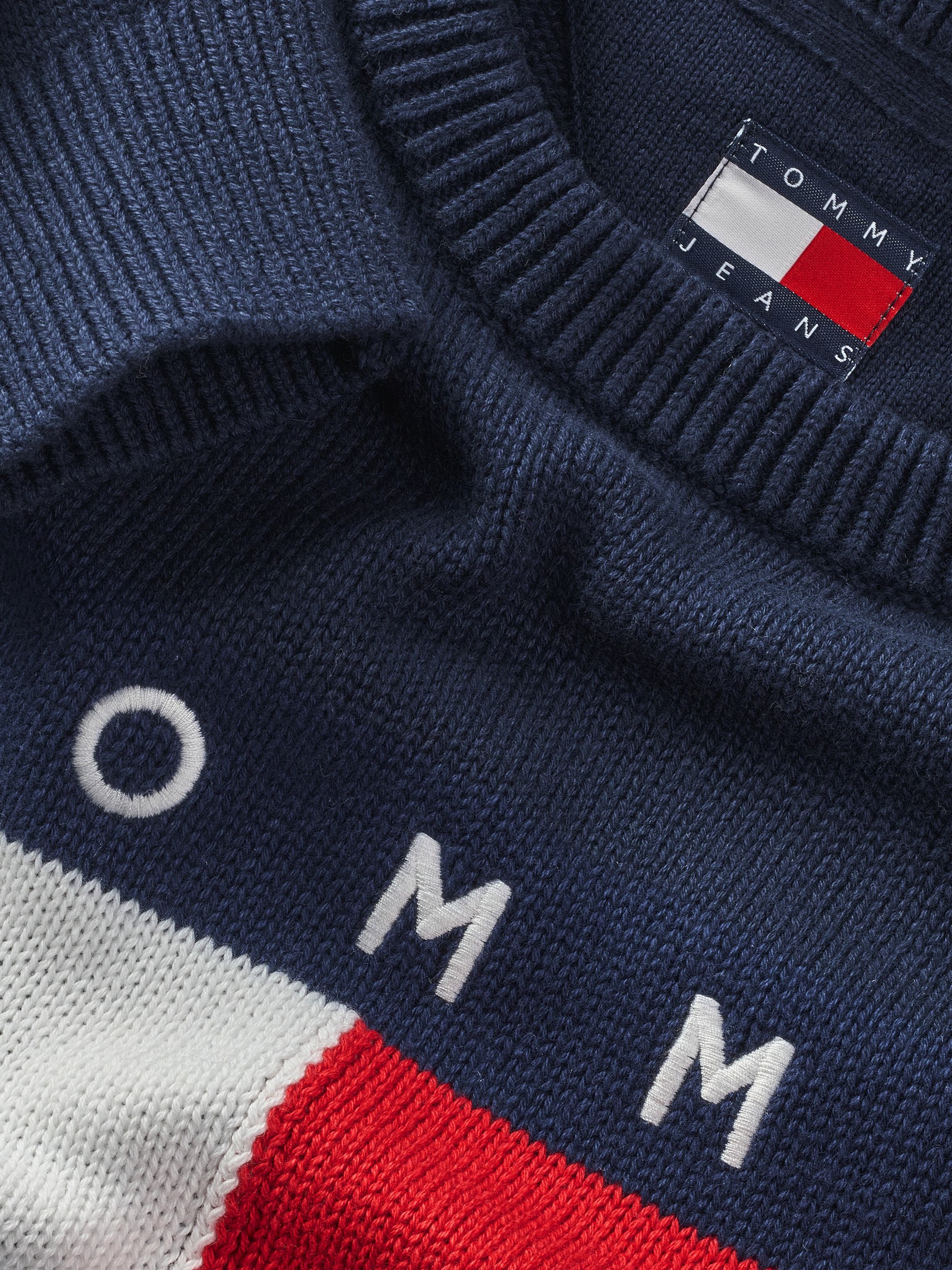 Tommy Jeans Curve Strickpullover »TJW CENTER FLAG SWEATER EXT«, in Großen Größen, Logo-Flag