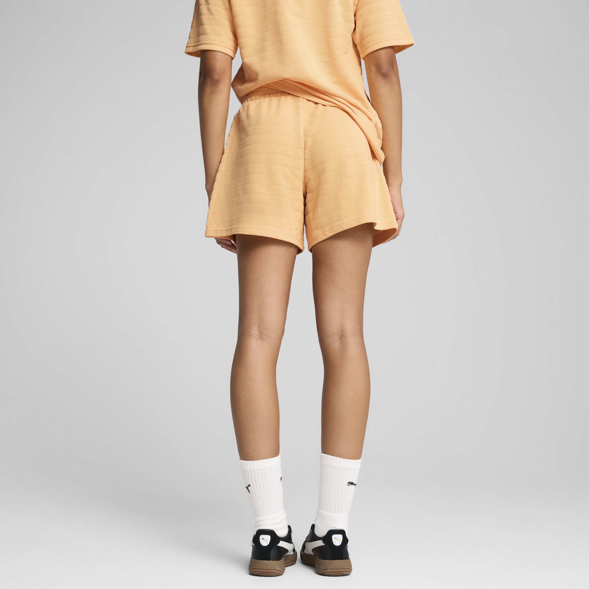 PUMA Sporthose »ESS ELEVATED Strukturierte 5" Shorts mit hohem Bund Damen«
